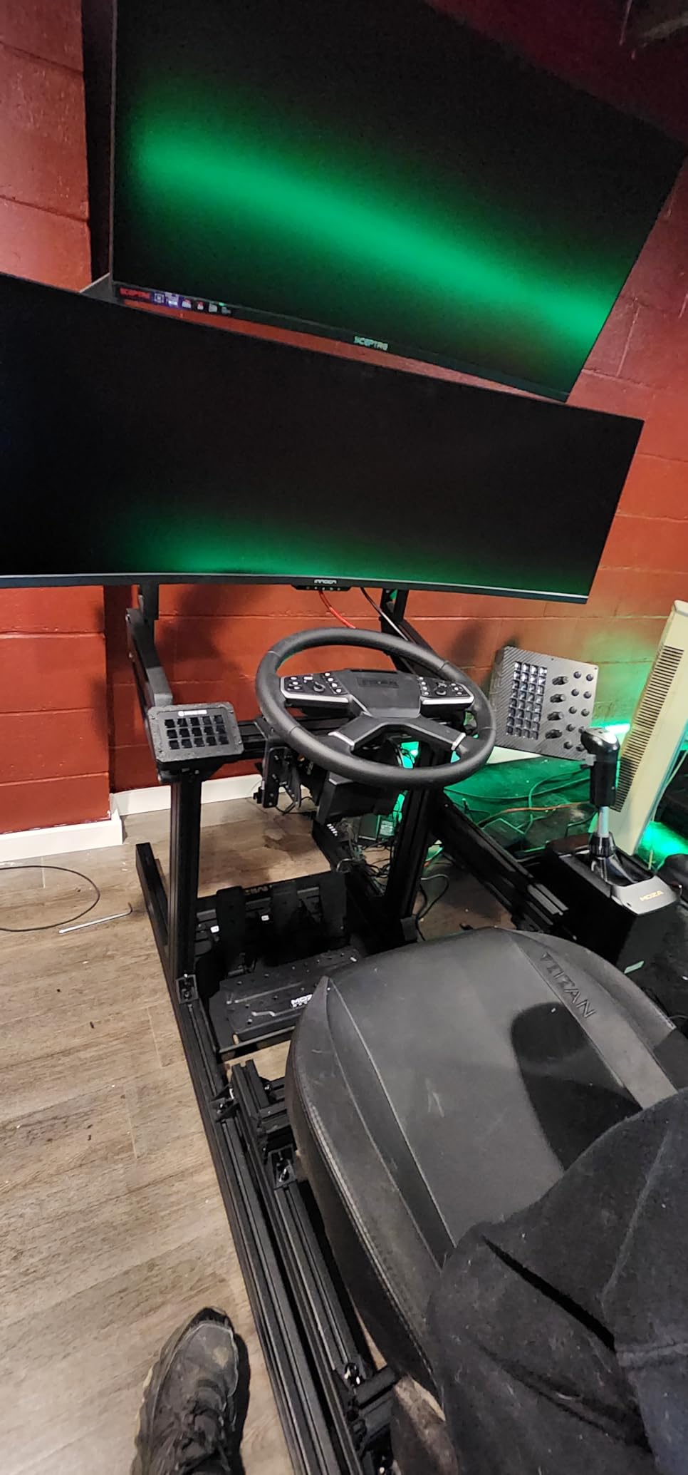 MOZA Trucking Bundle 4PCS PC Gaming Racing Simulator Kit: R5 5.5Nm Direct Drive Wheel Base, 400mm TSW Truck Wheel, SR-P Lite Pedals and Wheel Clamp for PC, Black customer photo 1