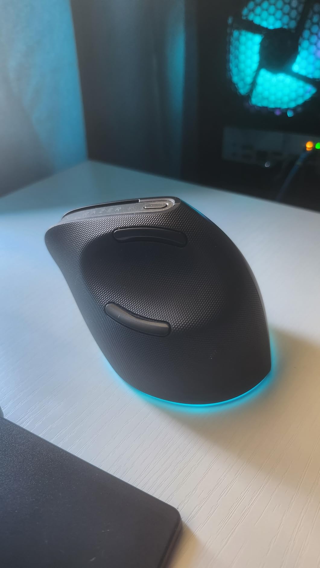 Razer Pro Click V2 Vertical Wireless Mouse: 6 Button Ergonomic Design - One Click AI Prompt - Supports Windows & Mac - Multi Device Connectivity via 2.4GHz, Bluetooth, or USB C Wired Mode - Chroma RGB customer photo 1
