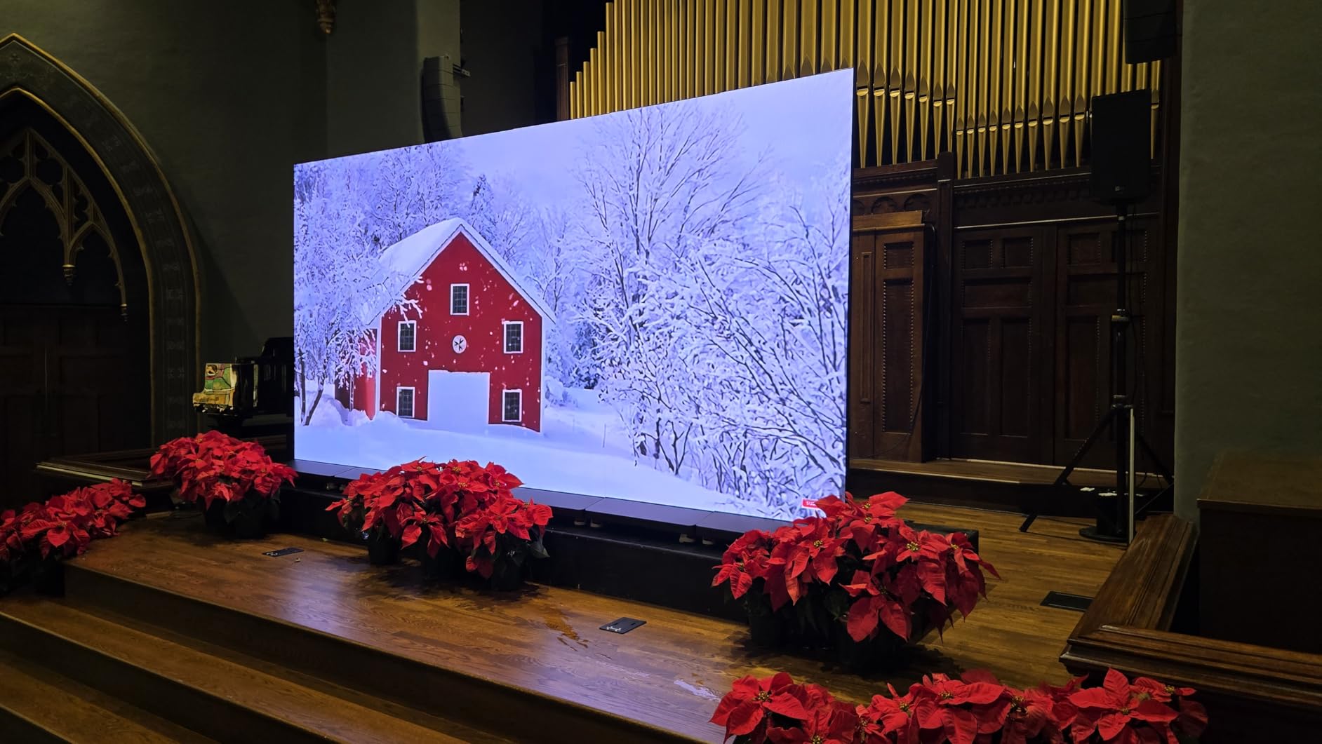 MWE P1.86 Spliceable LED Poster Screen with Flight Case, Foldable LED Digital Signage Advertising Display Kiosk with Publishing System customer photo 2