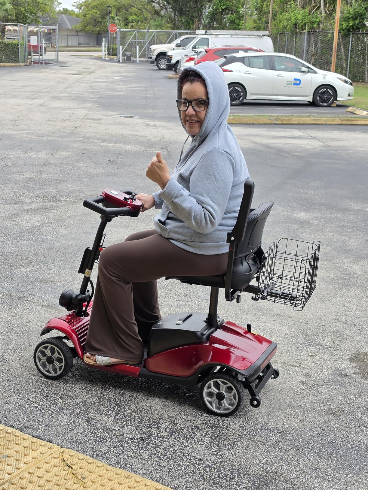 4-Wheel Mobility Scooter with Suspension&Phone Holder,350W Mobility Scooters for Seniors/Adults with Detachable Lithium Battery,330LBS Capacity 18Miles Electric Wheelchair,Front&Rear Basket customer photo 1