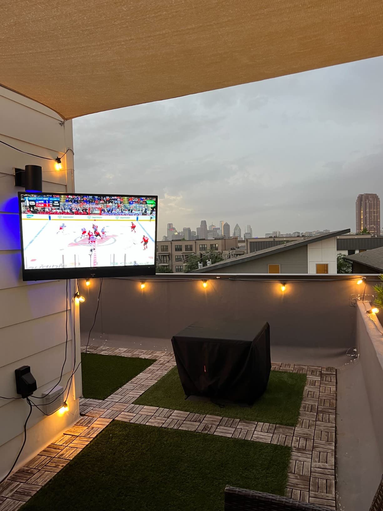SYLVOX 32 inch Outdoor TV, Full Sun Outdoor Television 1500 Nit High Brightness, 1080P FHD Sunlight Readable Display, IP55 Weatherproof TV, Smart TVs for Outdoor Entertainment (Pool SE/2025) customer photo 2