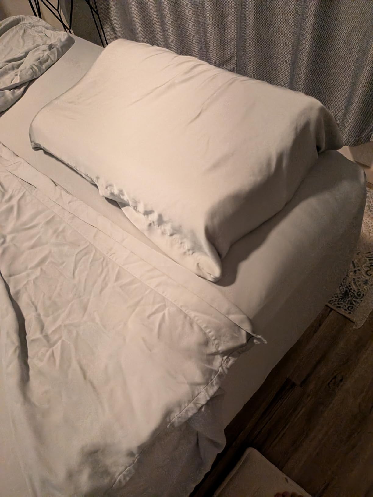 TOSMO Luxury Cooling Sheet Set - 100% Viscose from Bamboo, 4-Piece Bedding Set (Queen Size) - 18