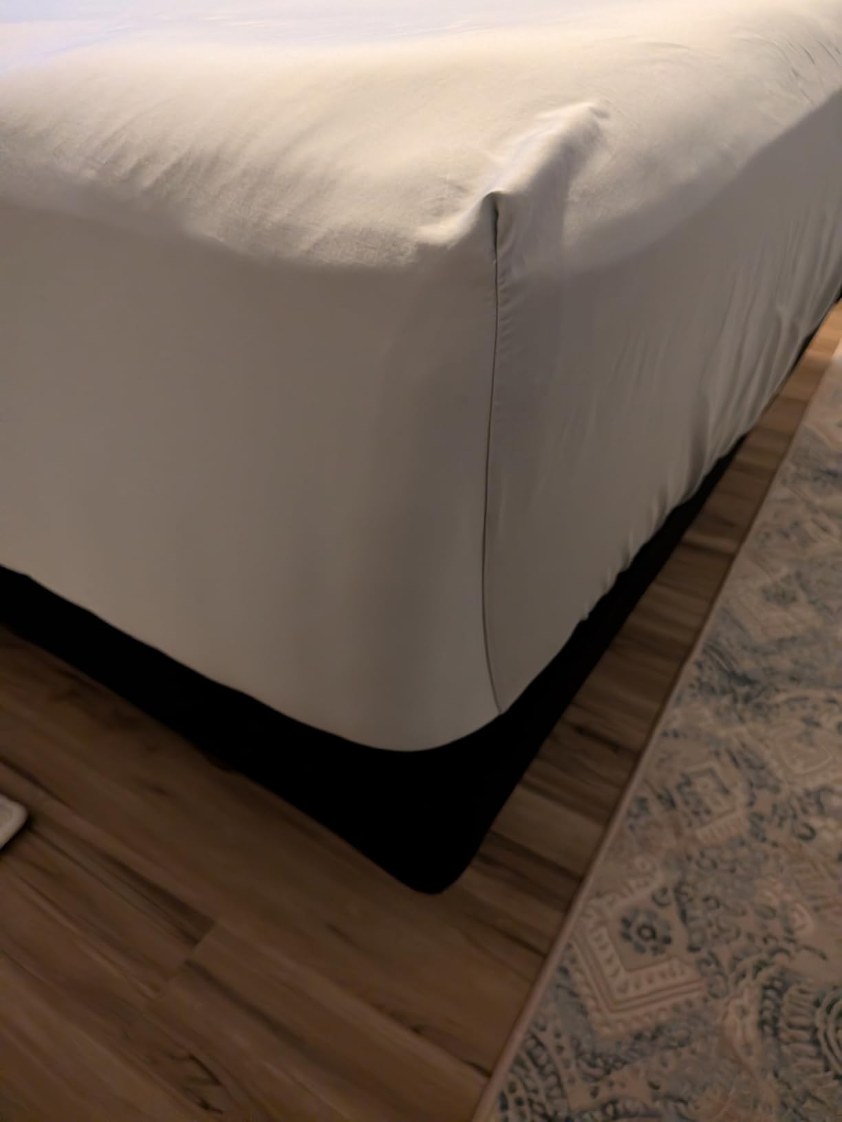 TOSMO Luxury Cooling Sheet Set - 100% Viscose from Bamboo, 4-Piece Bedding Set (Queen Size) - 18