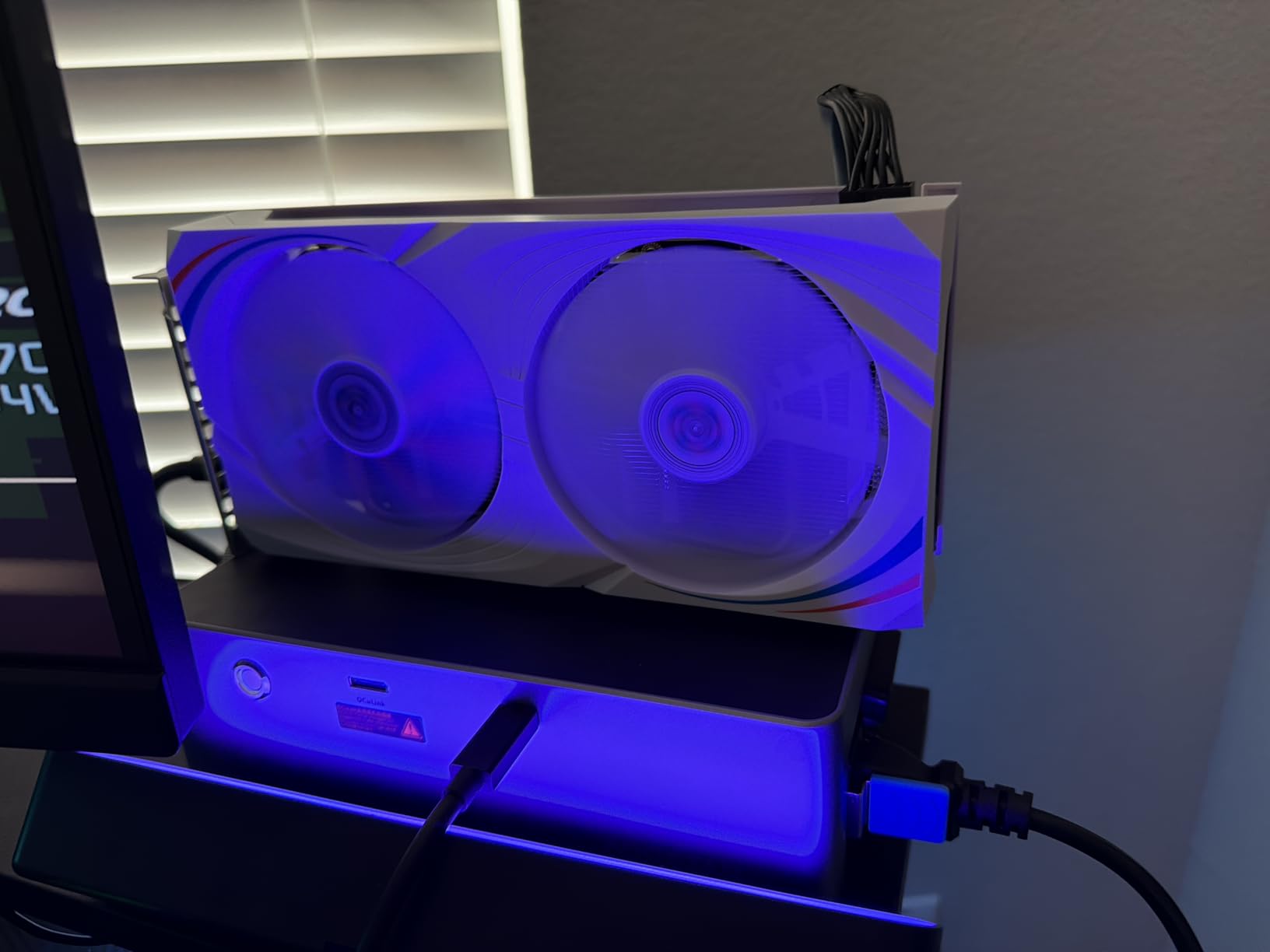 AOOSTAR AG02 EGPU Dock with 800W PSU, OCuLink+USB4 Ports and TGX Hot Swap, Support Up to 600W EGPU Support(not Support 5090,5090D) customer photo 1