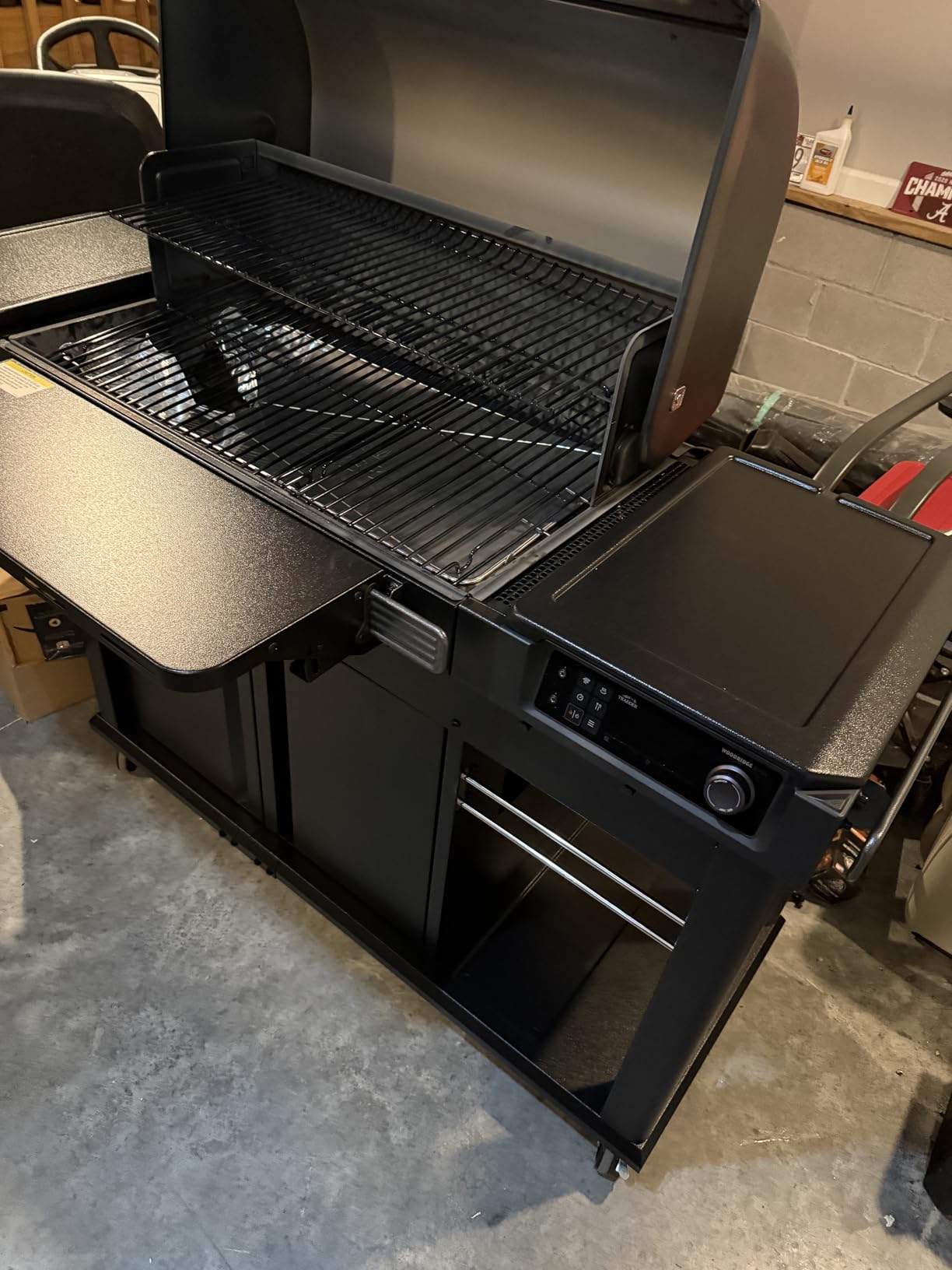 Traeger Woodridge Elite Electric Wood Pellet Grill and Smoker, 970 Sq. in., Side Sear Station, WiFIRE Technology, Super Smoke Mode, Outdoor Pellet Smoker Grill with Insulated Body, TFC97XLH customer photo 1