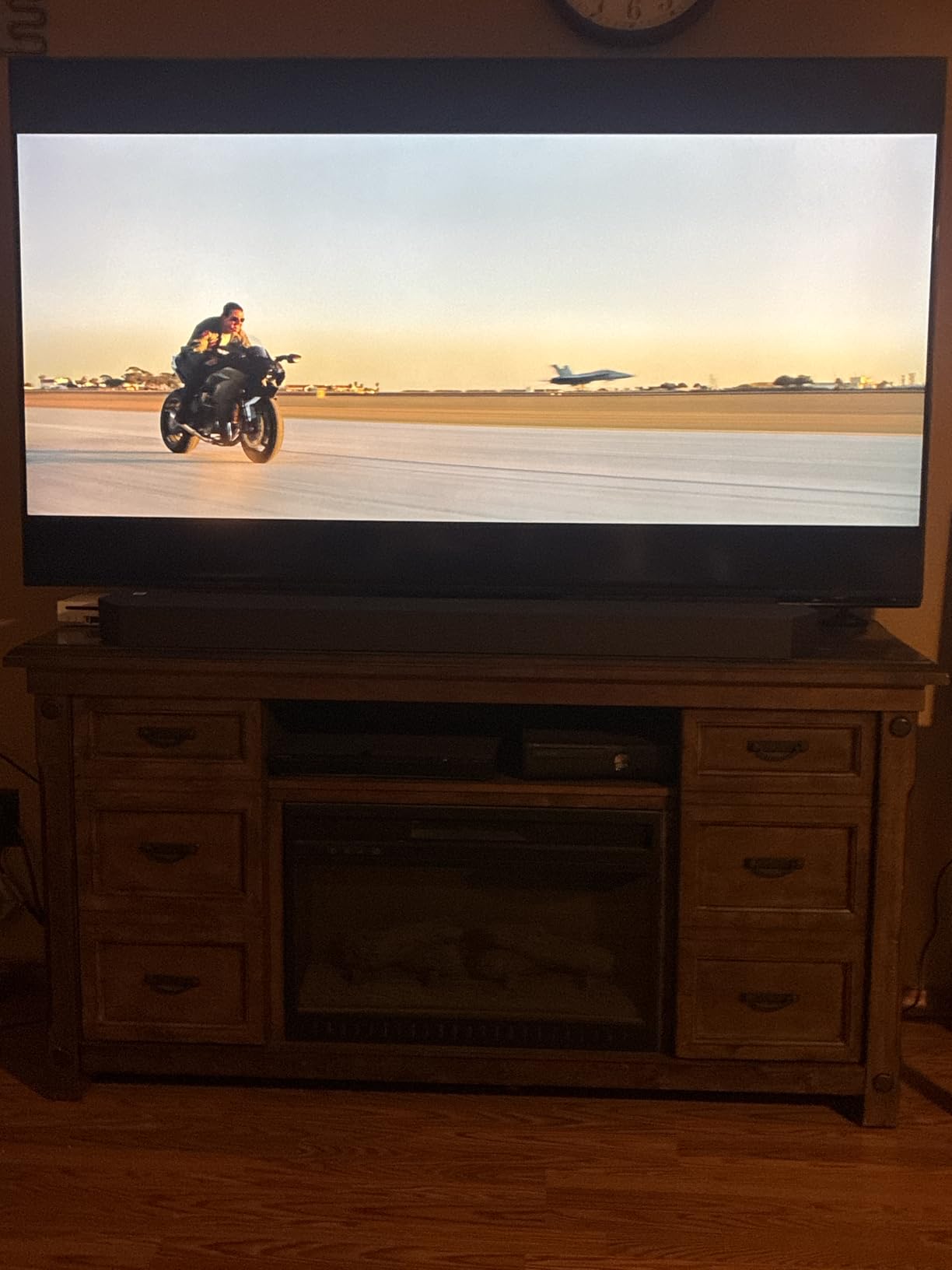 Samsung Q-Series Soundbar HW Q600F 3.1.2 ch Subwoofer (2025 Model) SpaceFit Sound Pro, Q-Symphony, Adaptive Sound customer photo 1