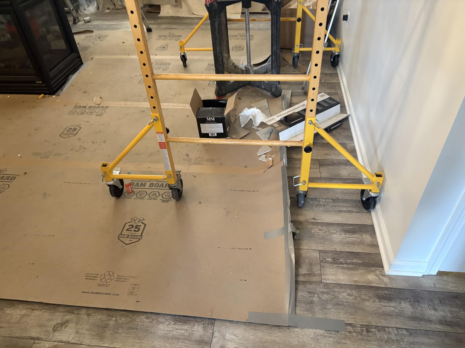 VEVOR 4-Pack Scaffold Outriggers, 1000 lbs Total Load Capacity Baker-Style Scaffolding Accessory with Swivel Casters customer photo 1