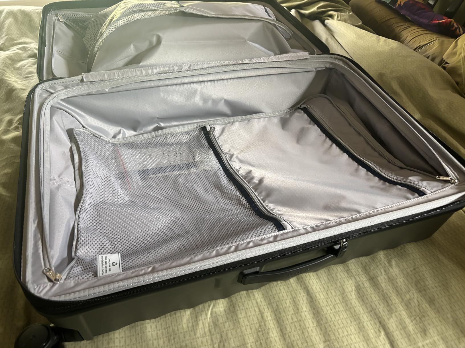 Travelpro Maxlite Air V2 Hardside Expandable Carry on Luggage, 8 Spinner Wheels, Lightweight Hard Shell Suitcase, TSA lock, Slate Green, Carry On 20-Inch customer photo 2