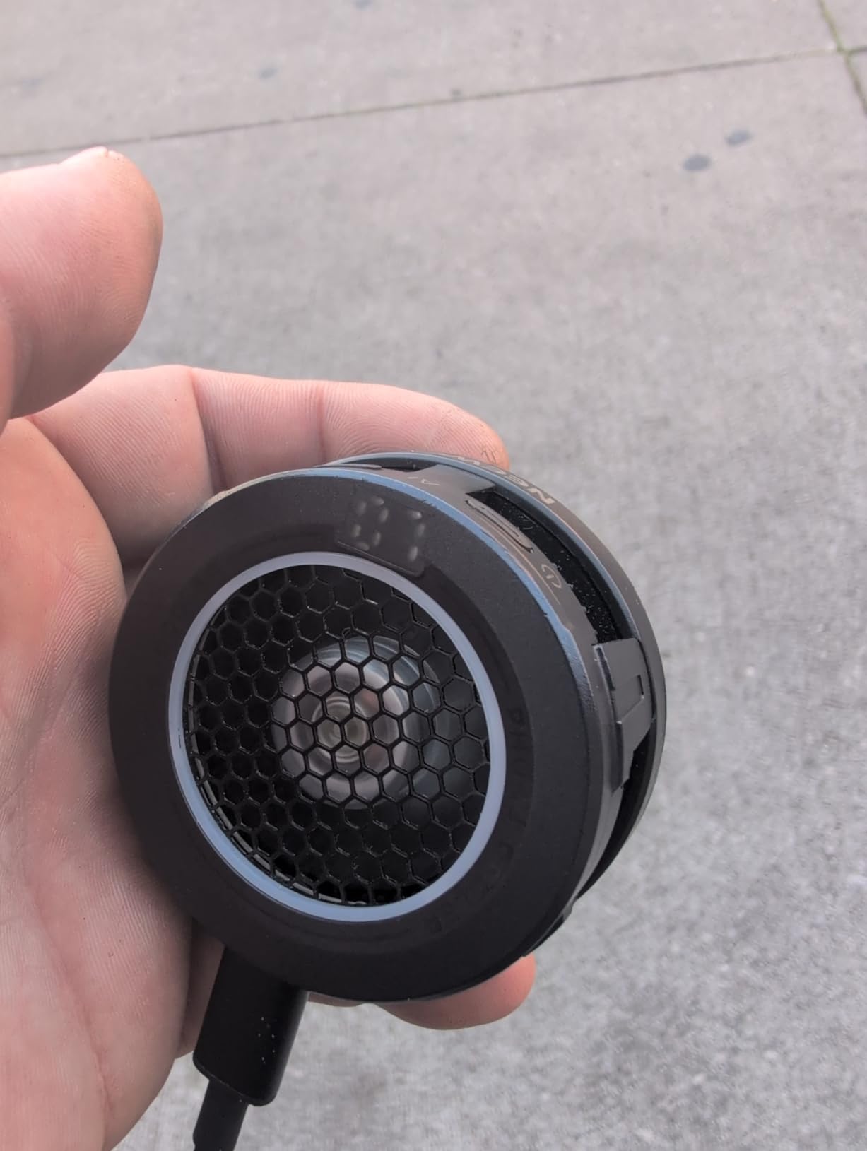 NEEWER Basics Magnetic Phone Cooler, Low Noise USB Cooling Fan with Smart Temp Control, RGB Light, Magnetic Ring & Clip Compatible with iPhone 15 16 Pro Max MagSafe Samsung iPad for Gaming, PA069 customer photo 2