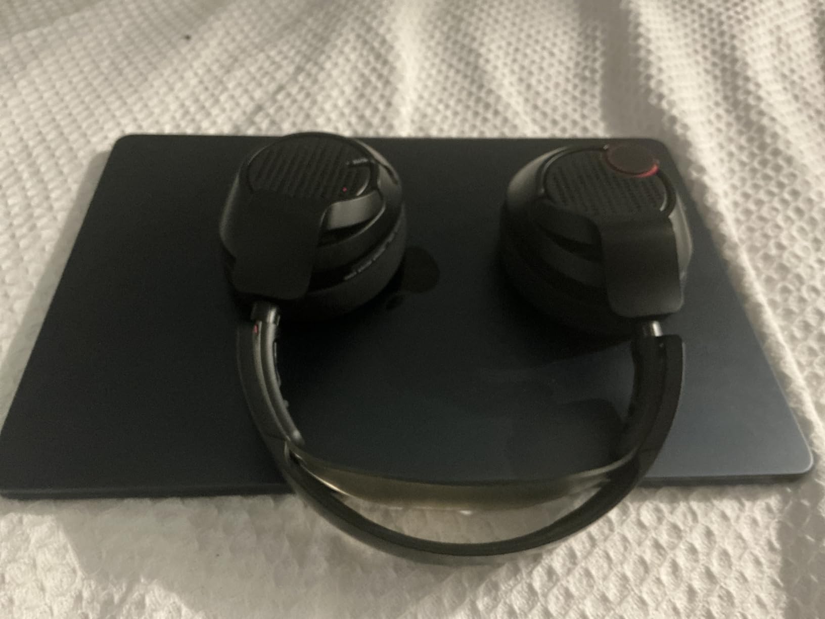 2025 MacBook Air 15-inch Laptop with M4 chip: Built for Apple Intelligence, 15.3-inch Liquid Retina Display, 16GB Unified Memory, 256GB SSD Storage, 12MP Center Stage Camera, Touch ID; Midnight customer photo 2