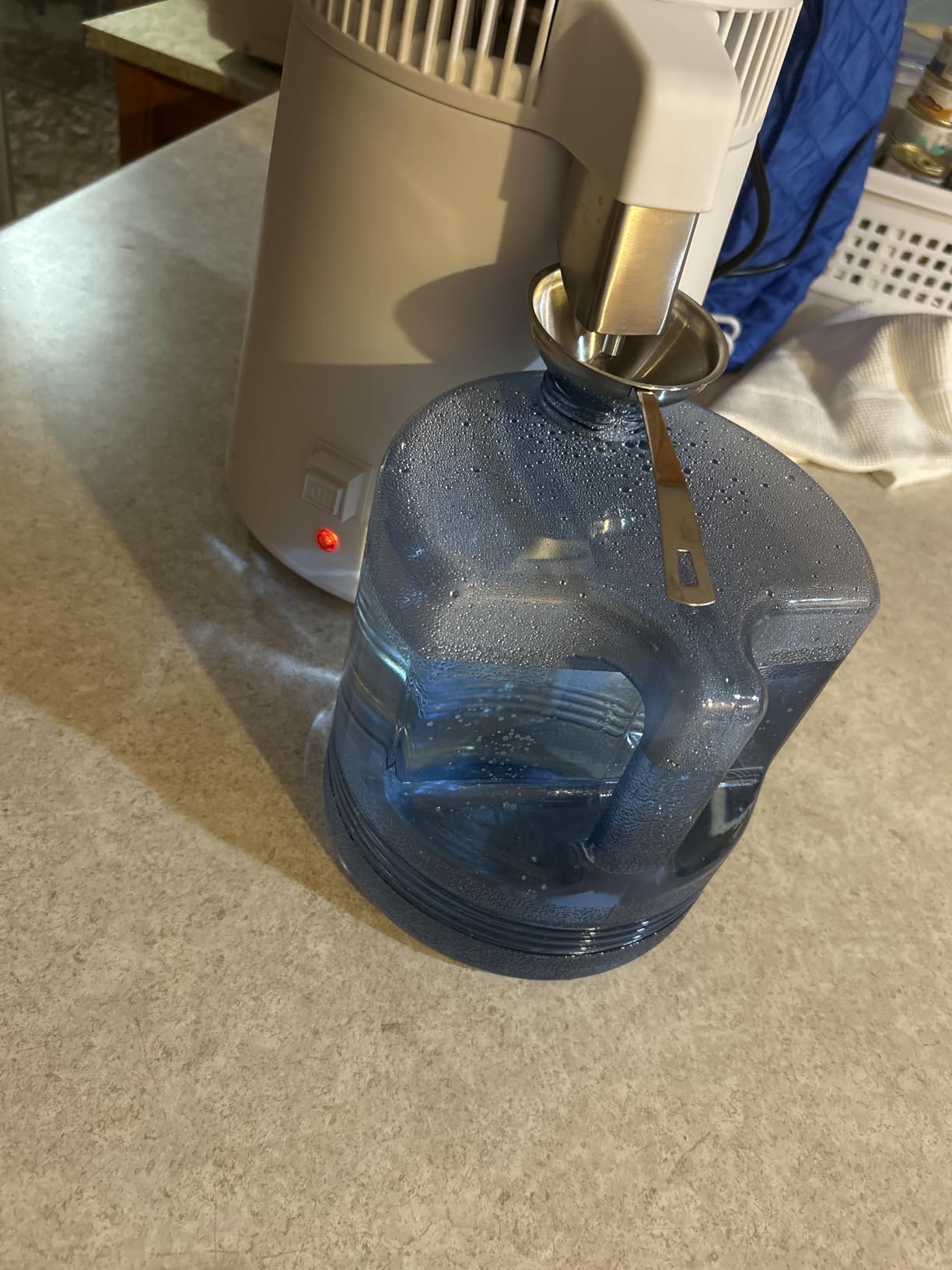 VIVOHOME Water Distiller Countertop 1.6 Gallon/6L 900W Distilled Water Machine with Smart Switch Purifier Filter for Home Office, Black customer photo 1