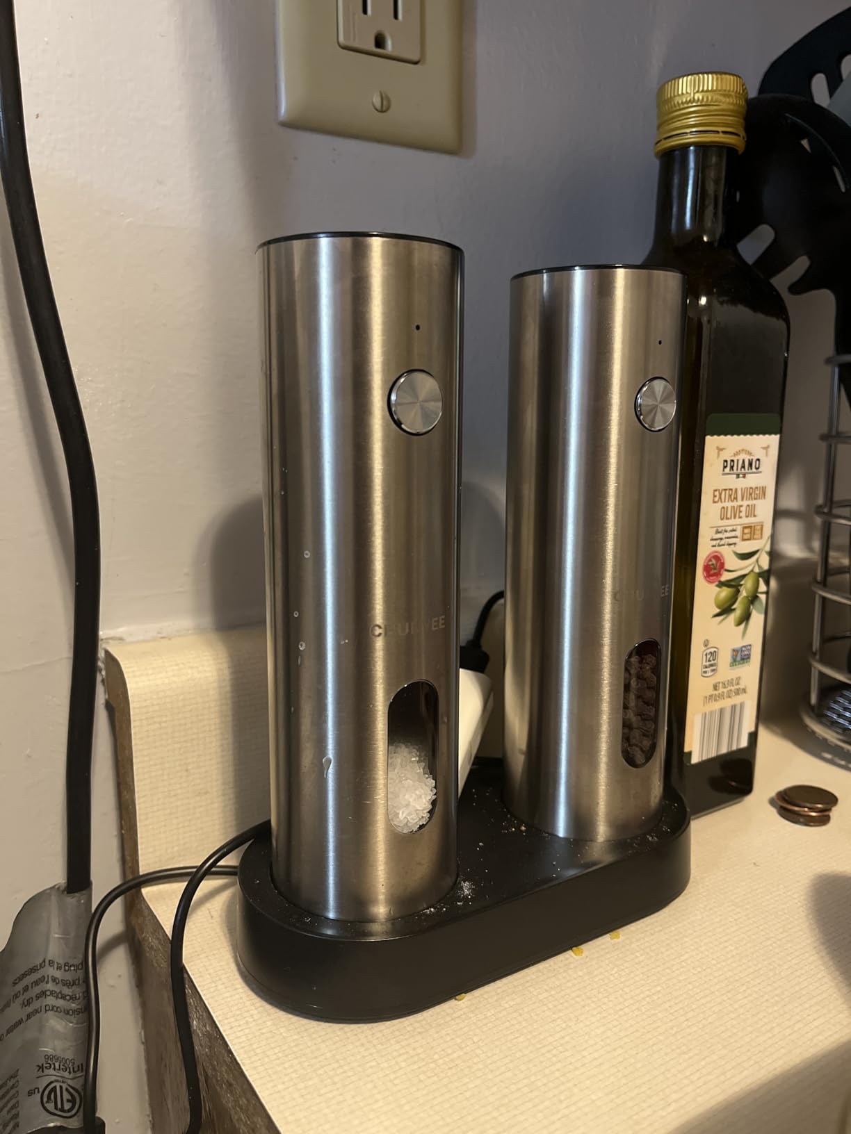 Electric Salt and Pepper Grinder Set with Rechargeable Base - Upgraded Large Capacity, Refillable Pepper Mill Set with LED Light & Adjustable Coarseness, Ideal for Kitchen, Outdoor, BBQ & Gift Giving customer photo 1