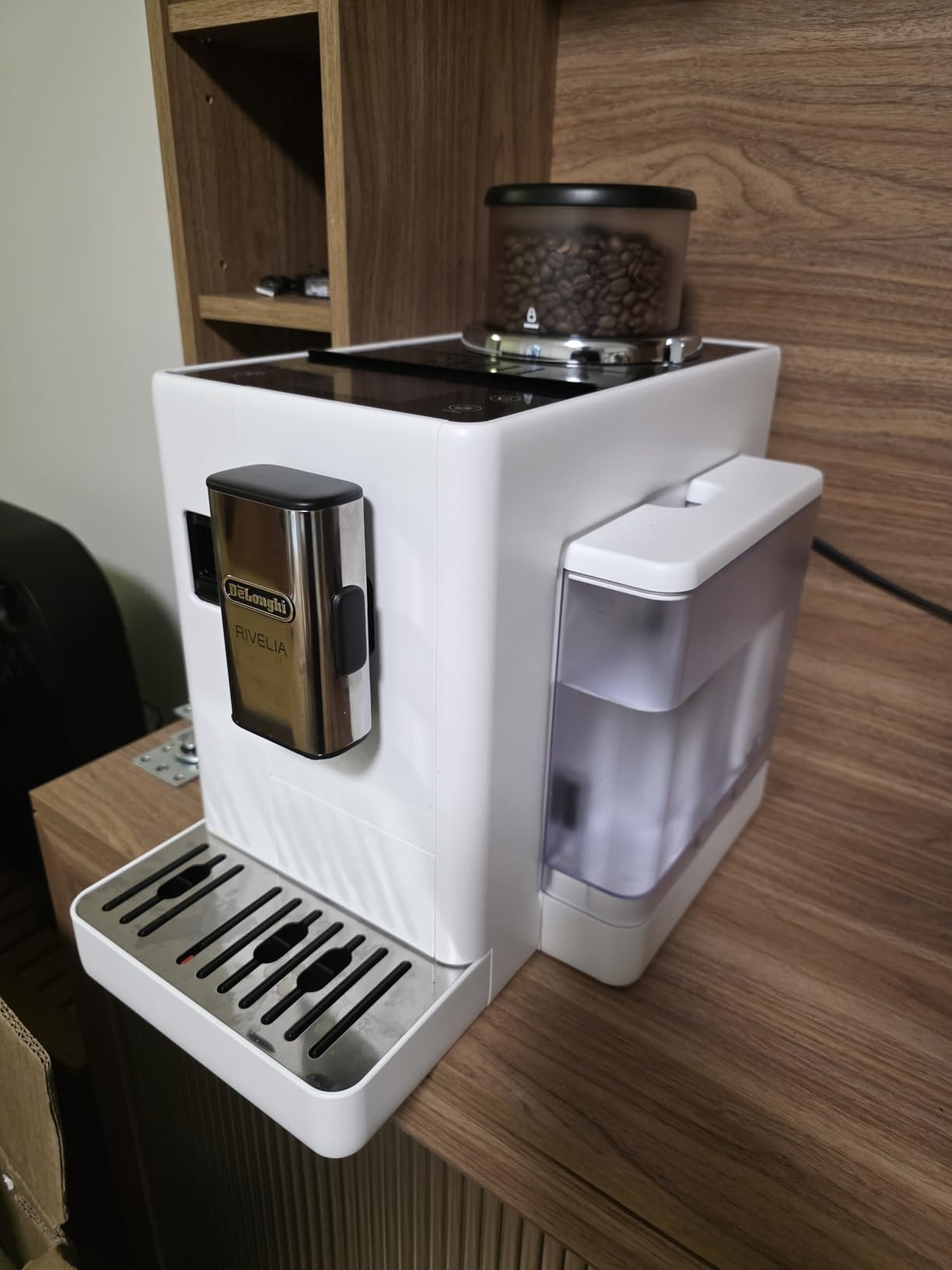 De'Longhi Rivelia Automatic Espresso Machine with Grinder & Milk Frother - All-in-One Coffee Maker, Hot & Iced Latte, Cappuccino, Bean Switch System customer photo 2