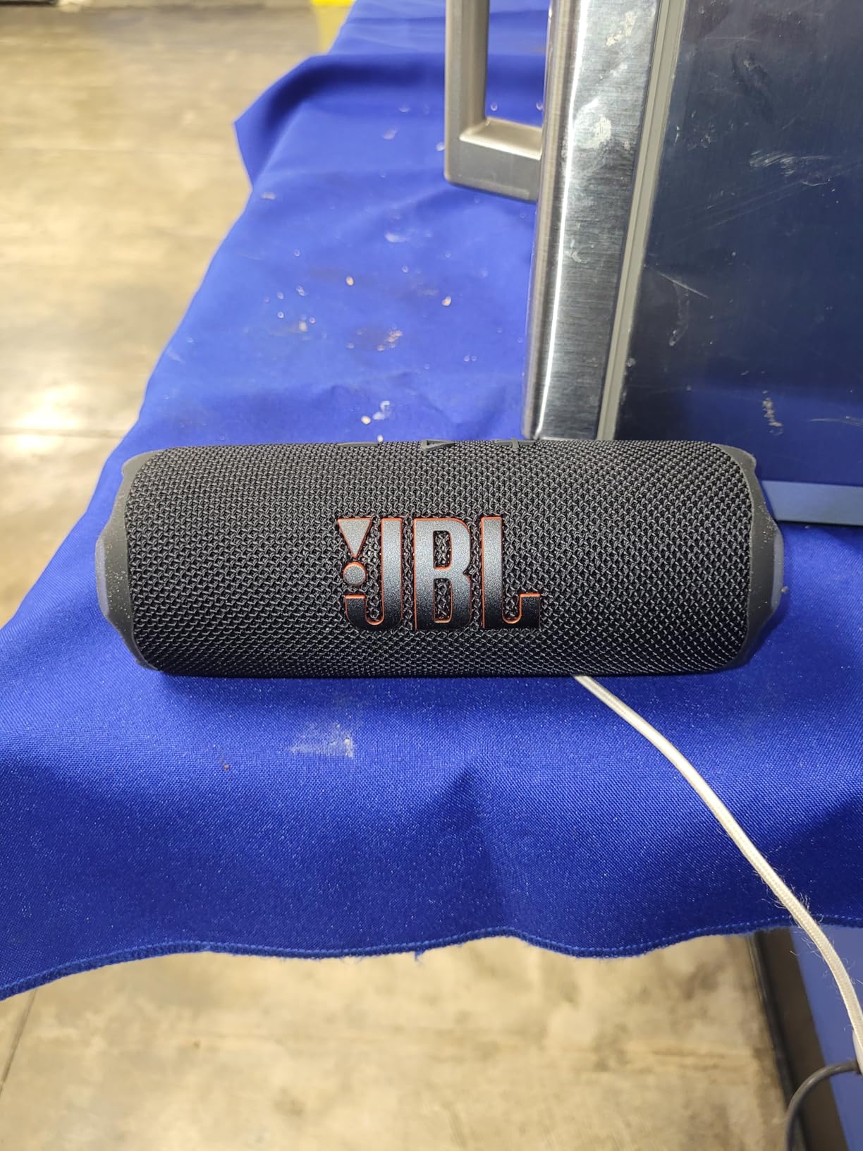 JBL Flip 7 (Black) Bundle with divvi! Protective Hardshell Case customer photo 1