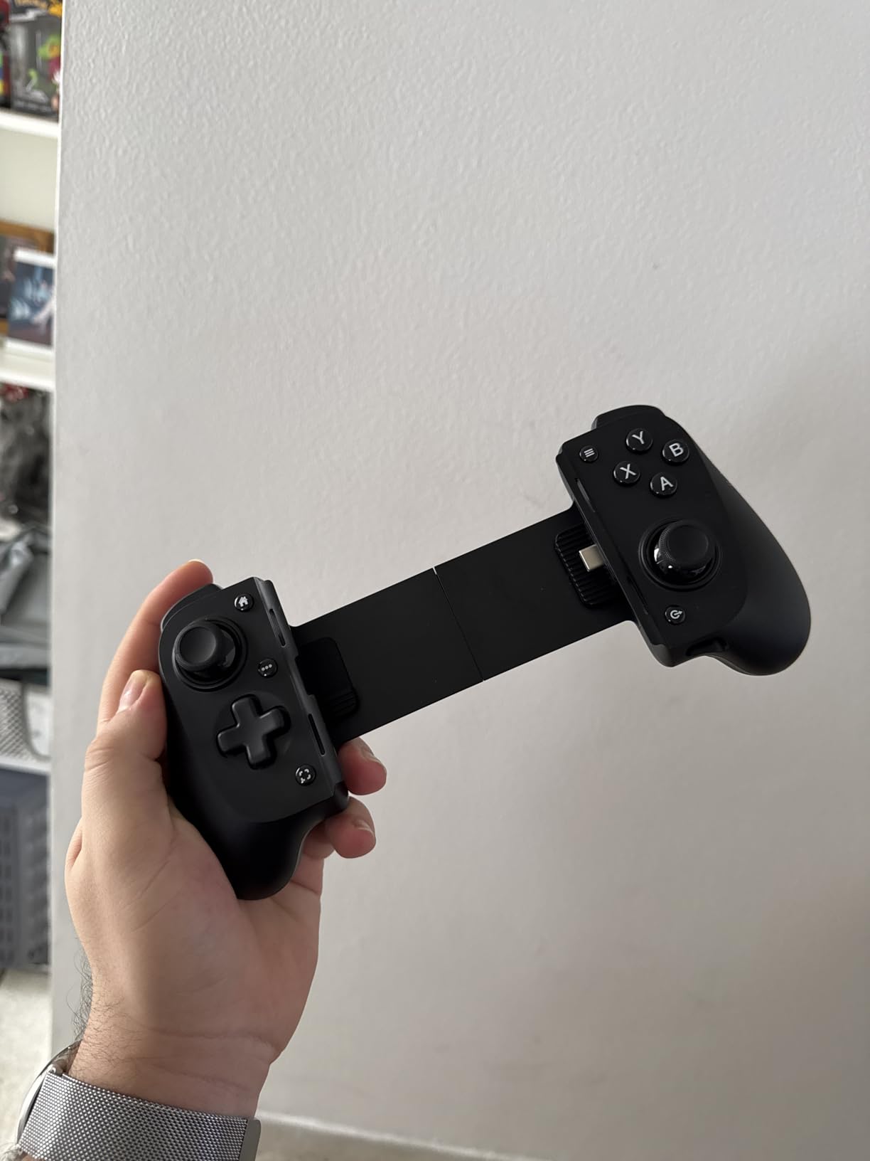 Razer Kishi V3 Gaming Controller for iPhone 15, 16, 17 Series & Android: Full Sized TMR Thumbsticks - Dual Back Buttons - Fits Most Phone Cases - PC Remote Play - 3 Free Months of Apple Arcade customer photo 1