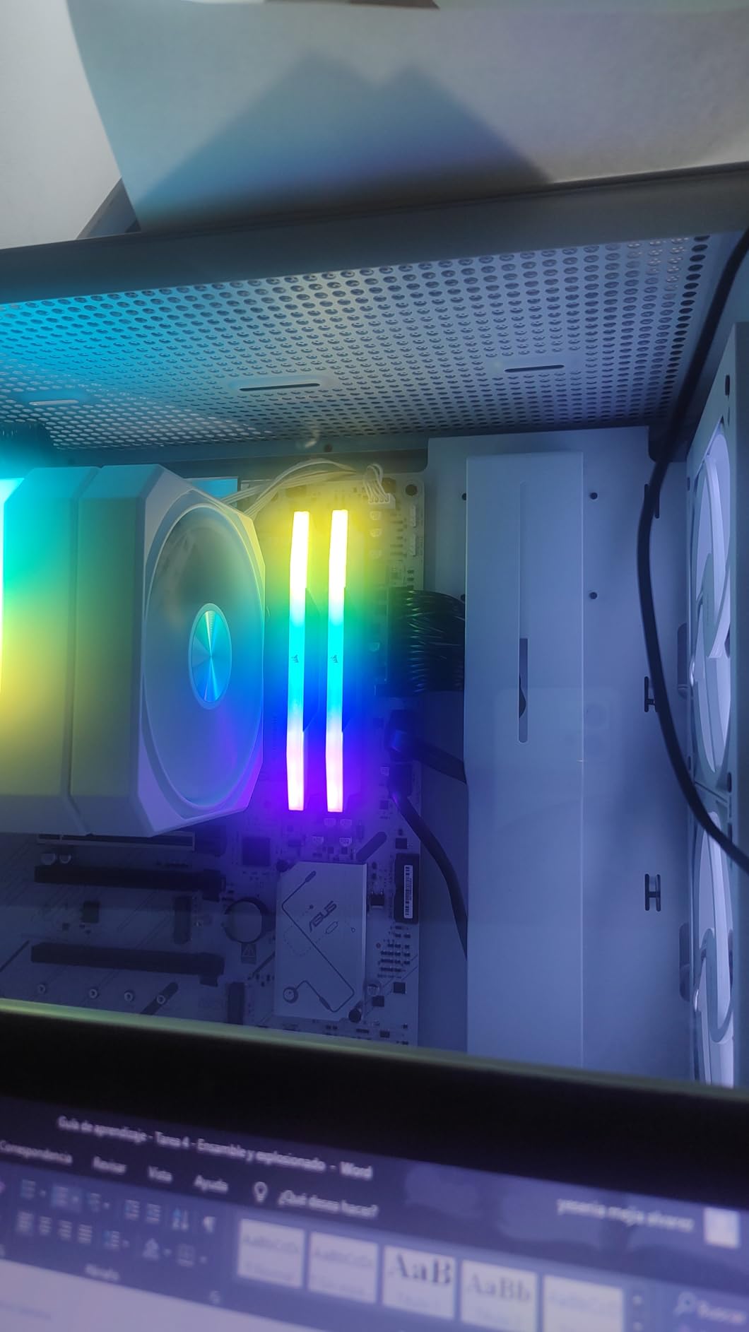 ASUS B650E MAX Gaming WiFi W - AMD B650 AM5 ATX Motherboard, White PCB, DDR5, PCIe 5.0, 3X M.2, Wi-Fi 6E, 2.5Gb LAN, USB 10Gbps Type-C, DisplayPort, HDMI™, BIOS FlashBack™, Aura Sync, Advanced AI PC customer photo 2