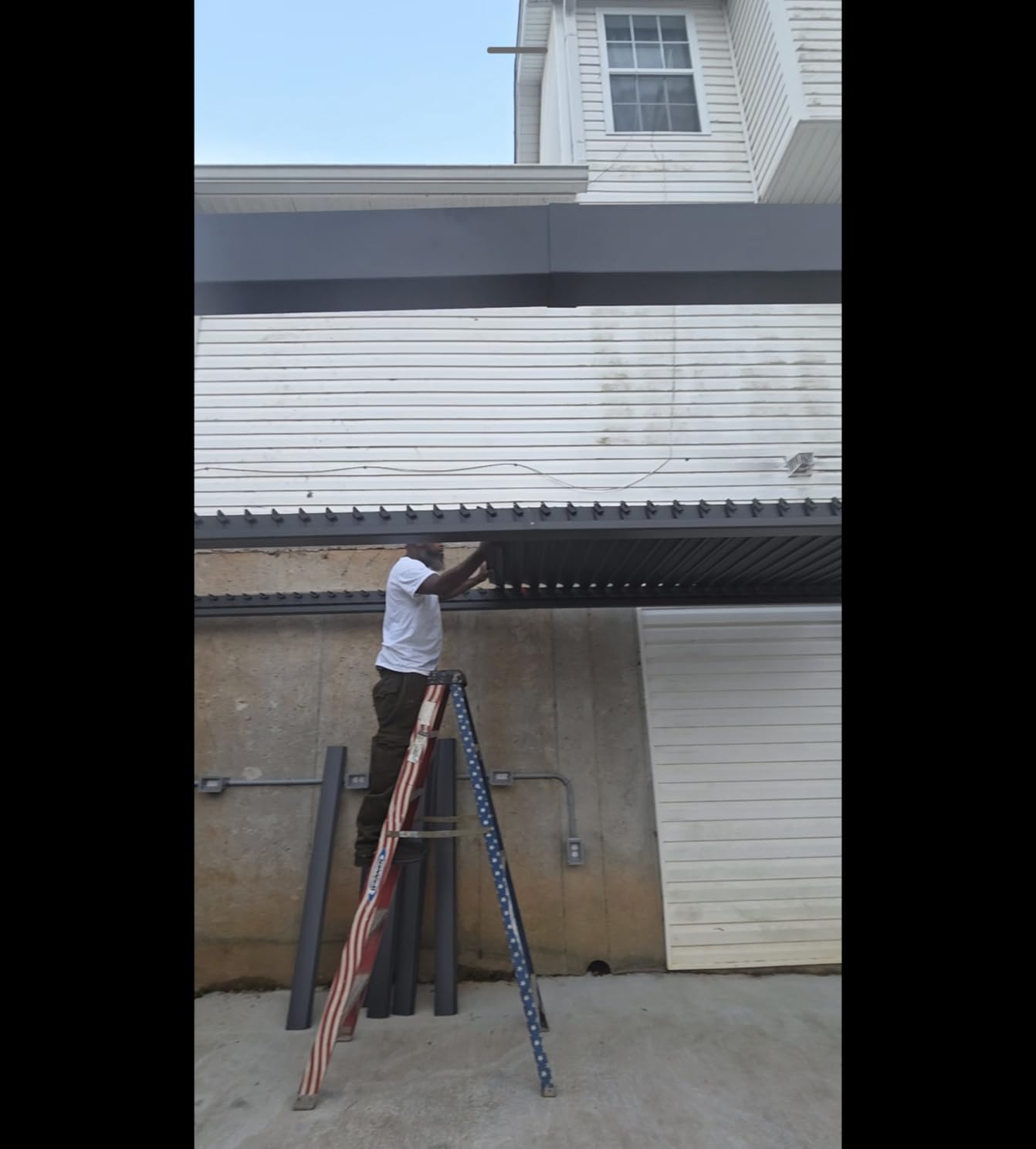 PURPLE LEAF Louvered Pergola 10' x 16' Aluminum Outdoor Pergola with Adjustable Louvers Roof and Integrated Drainage System 70 Mph High Wind Resistant Shade Pergolas for Patio Deck Garden Yard customer photo 2