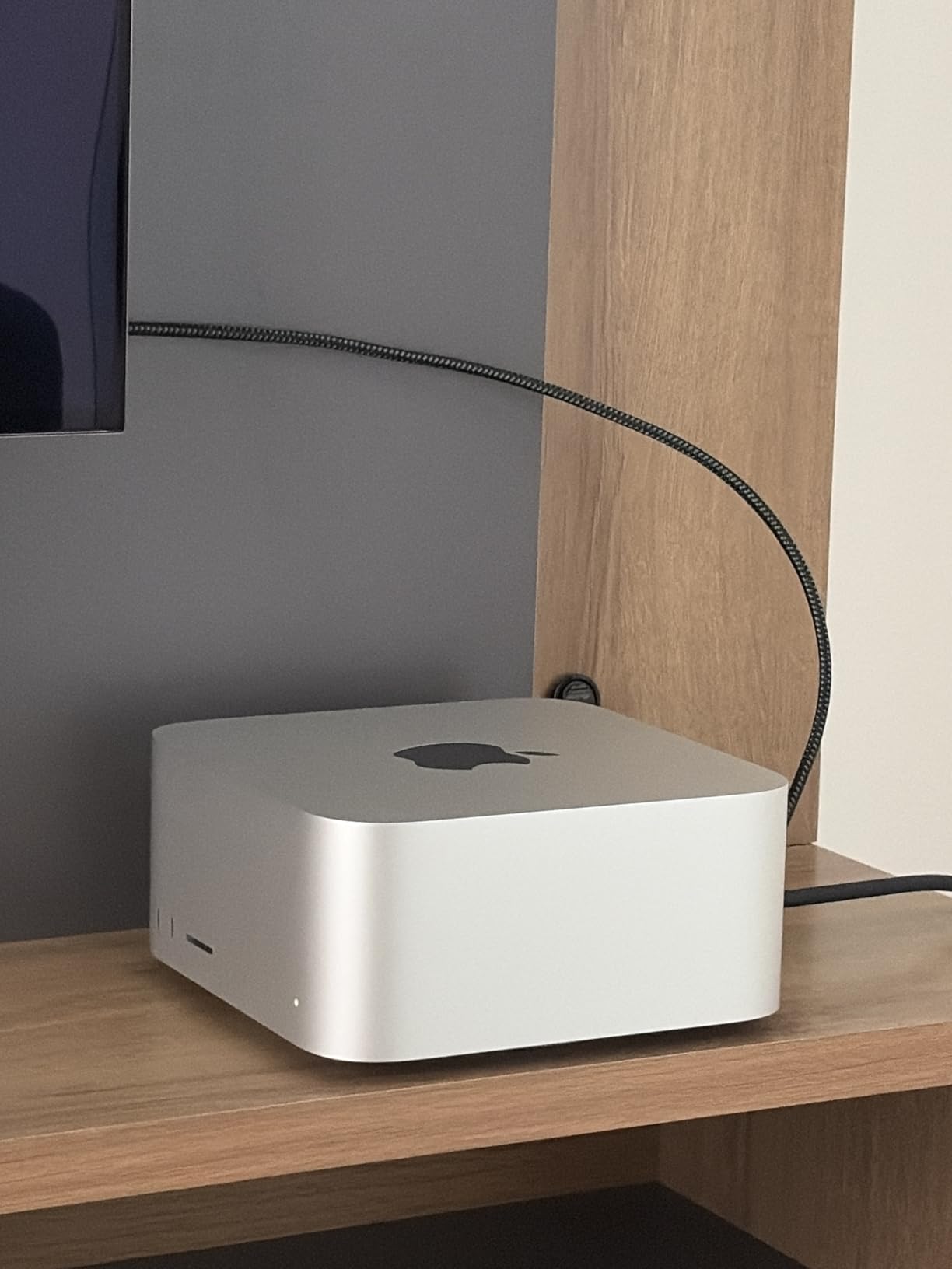 Apple 2022 Mac Studio with Apple M1 Max Chip 10-Core CPU (32GB RAM,512GB SSD) (Renewed) customer photo 1