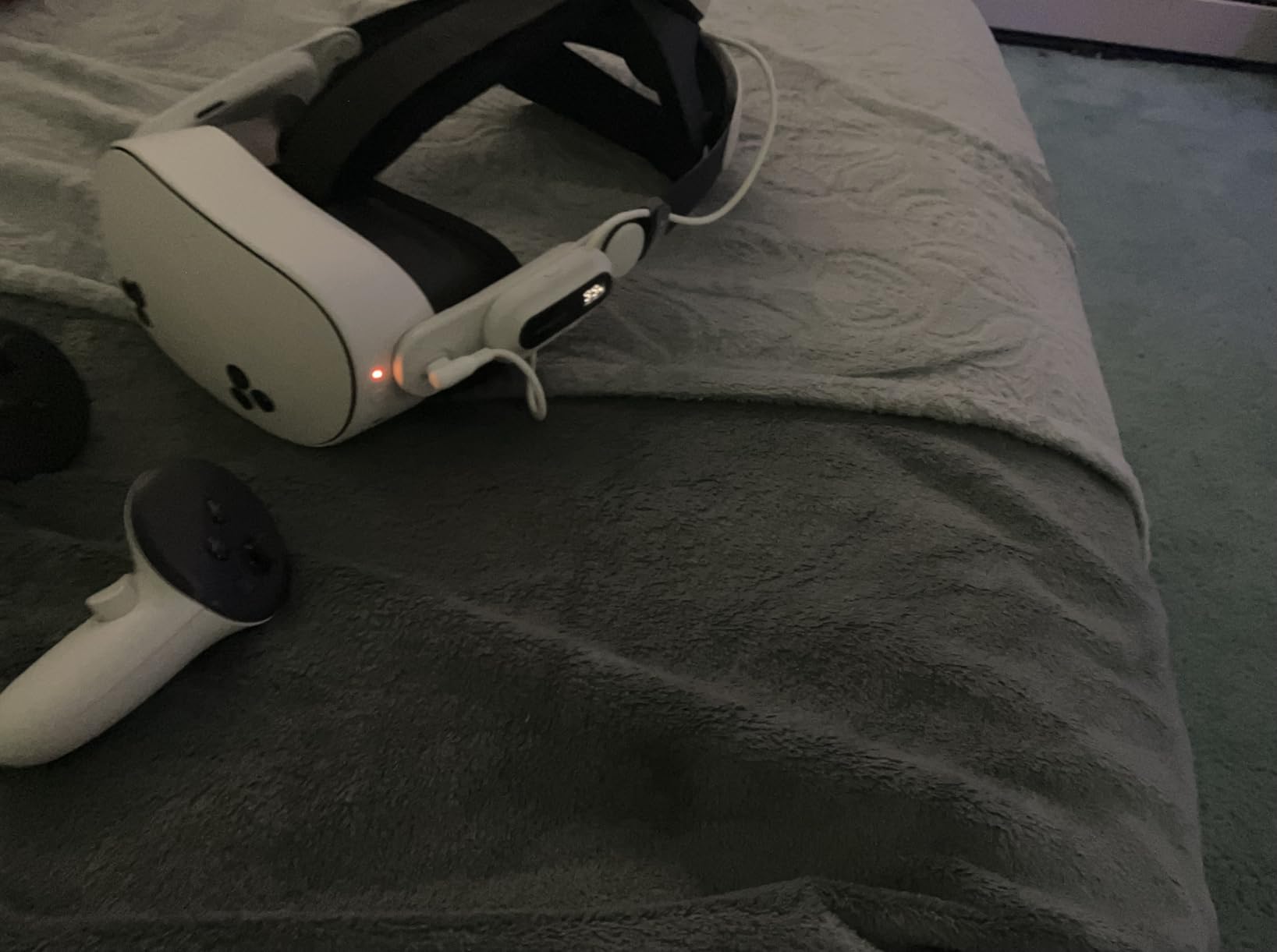 Meta Quest 3S 128GB | VR Headset - Thirty-Three Percent More Memory - 2X Graphical Processing Power - Virtual Reality Without Wires - Access to 40+ Games with a 3-Month Trial of Meta Horizon+ Included customer photo 1