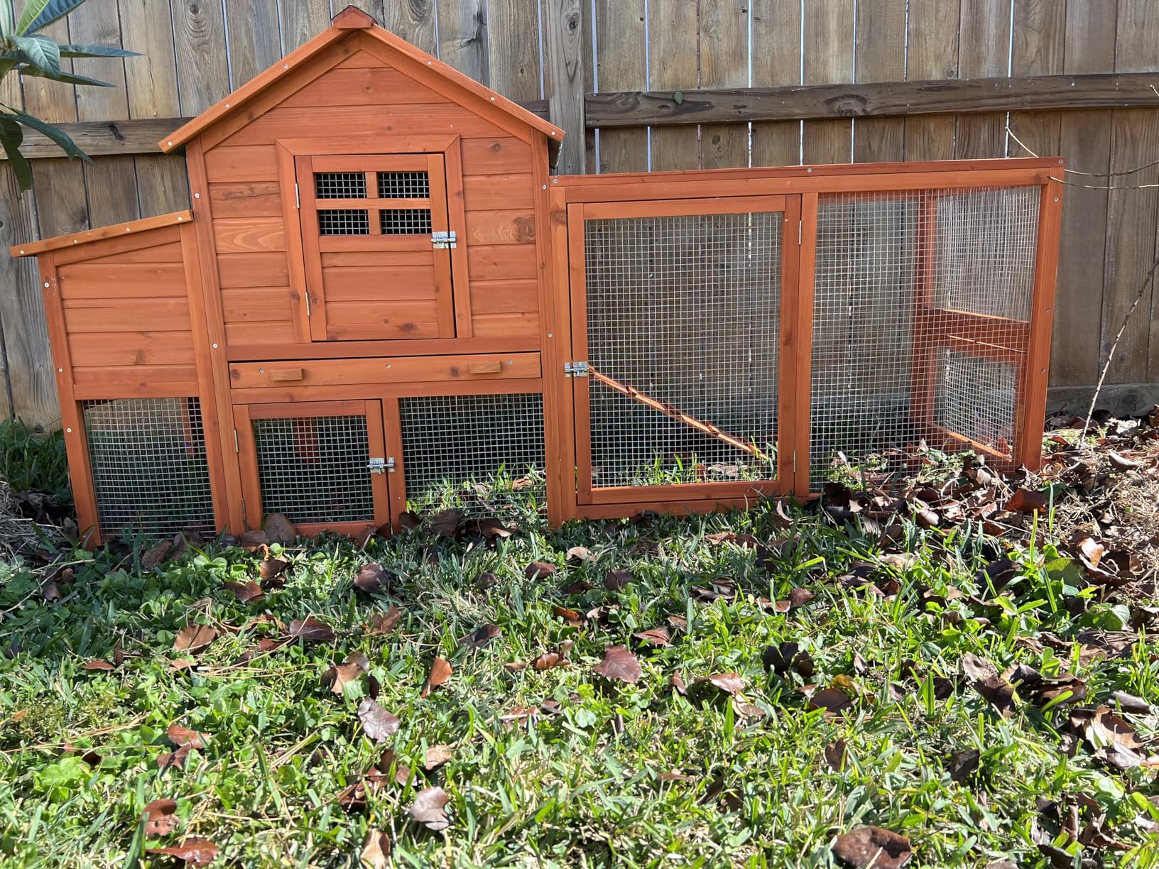 Large Wooden Chicken Coop for 4-6 Chickens, Secure Outdoor Hen House with Enclosed Run, Weather-Resistant Roof, Easy-Clean Slide-Out Tray & Nesting Boxes (Includes 2 Training Eggs) customer photo 2