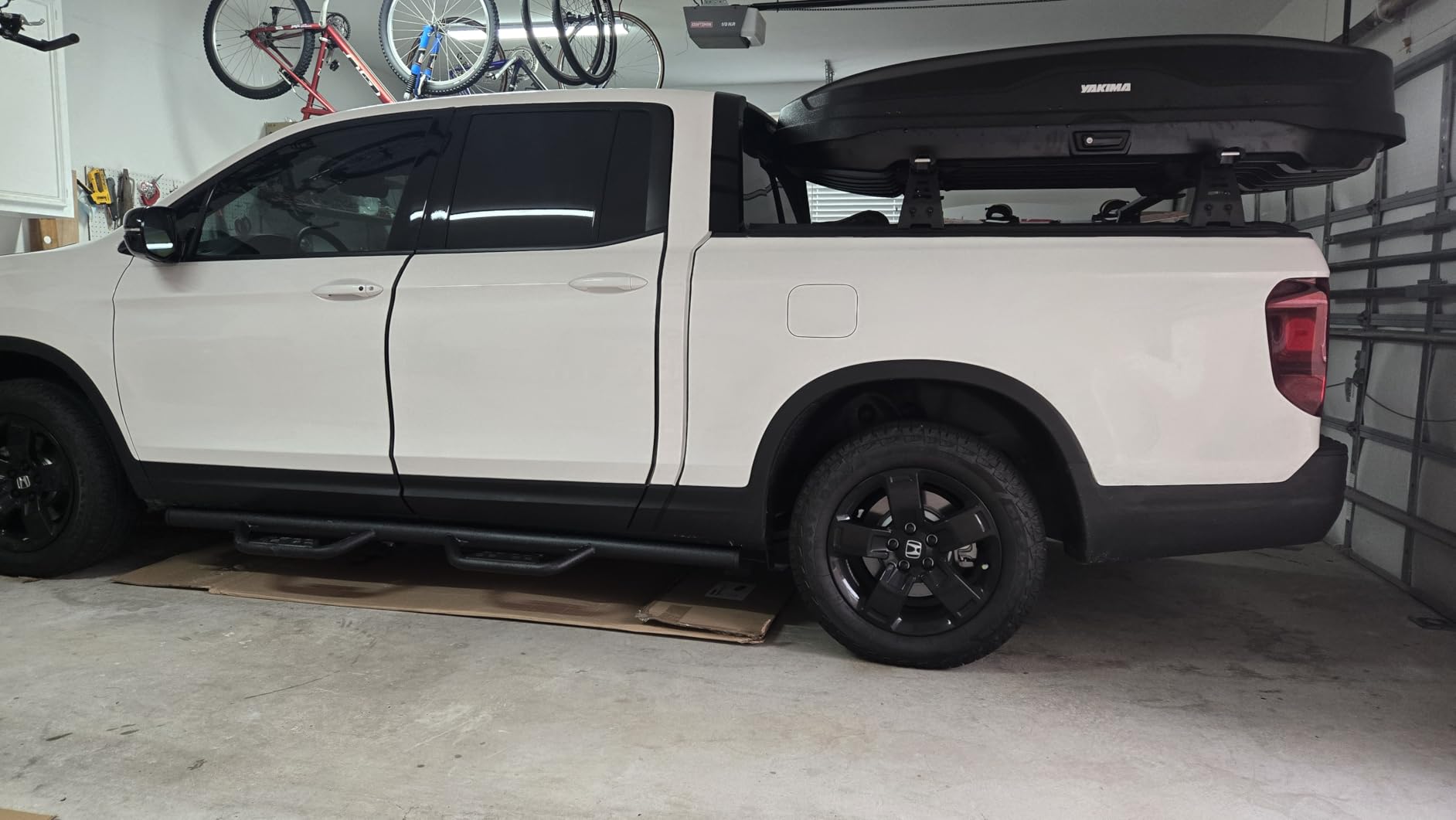 Yakima Car Roof Cargo Carrier, SkyBox NX XXL Rooftop Hard Shell Box with SKS Lock customer photo 1