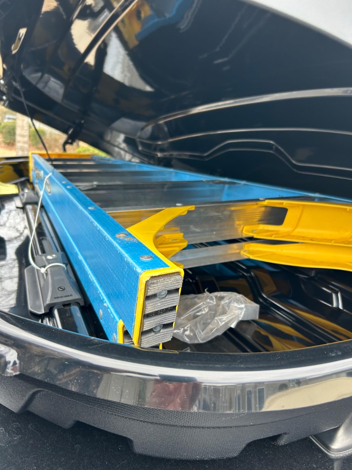 Yakima Car Roof Cargo Carrier, SkyBox NX XXL Rooftop Hard Shell Box with SKS Lock customer photo 2