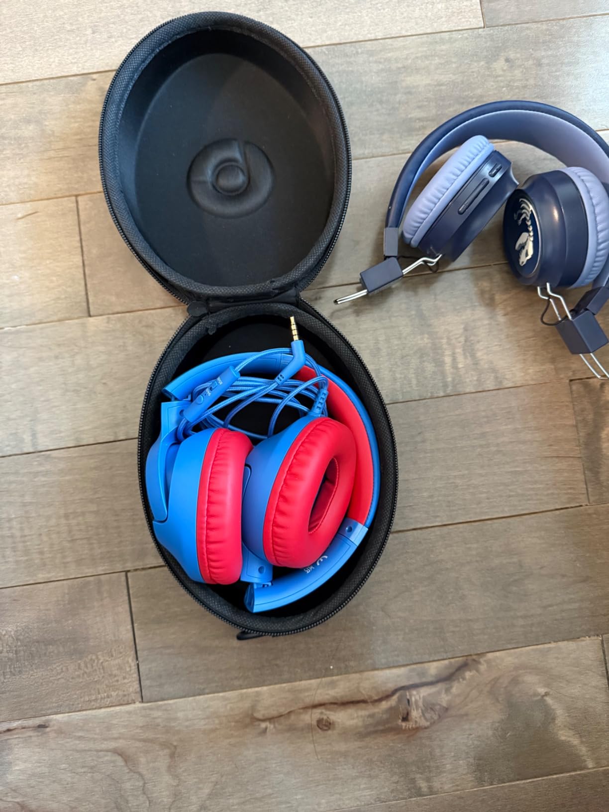 Kids Headphones Wired for School, 85/94dB Volume Limit, Wired Over Ear Headphones for Kids Boys Girls with Microphone, Stereo Sound 3.5mm Cord for Kindle Tablet Airplane Travel, Navy Blue customer photo 1