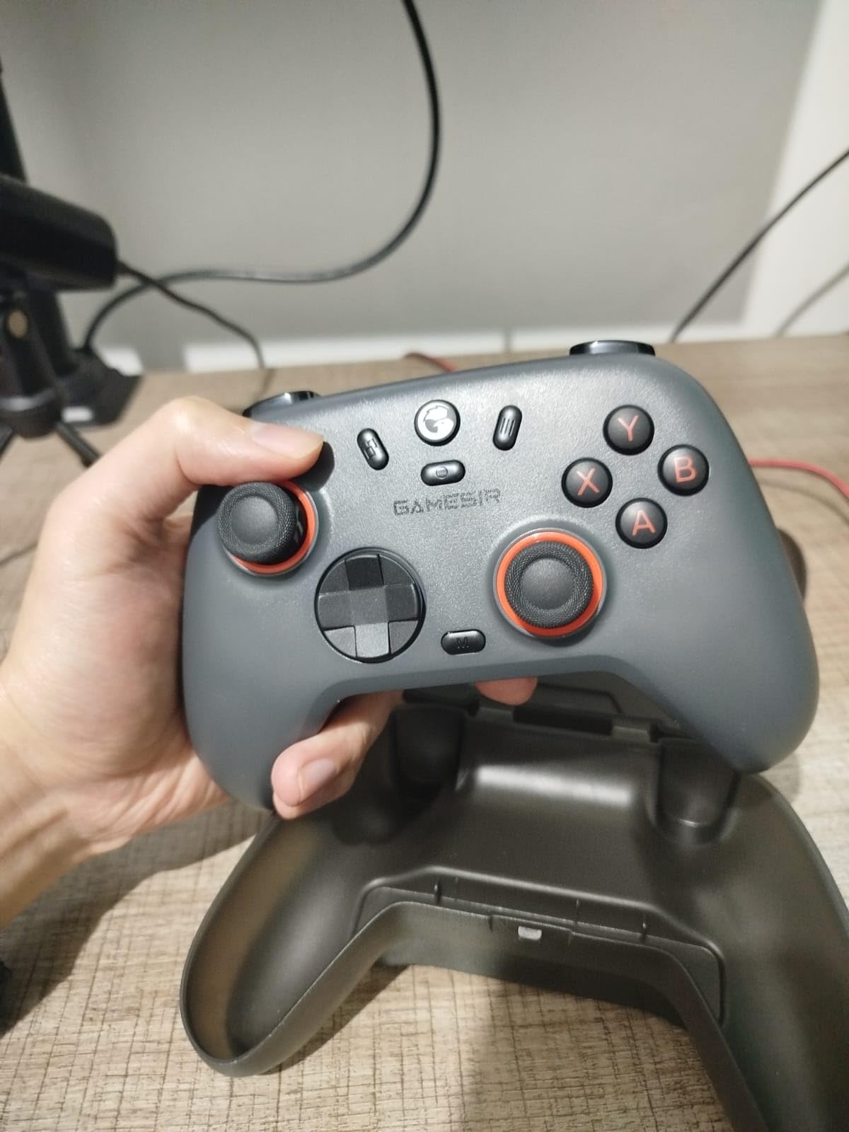 GameSir Nova Lite 2 Wireless PC Controller with Hall Effect Joysticks & Triggers, 2.4G & Wired 1000Hz Polling Rate, Remappable Buttons - Compatible with PC/Switch/Steam/Android (Grey) customer photo 1