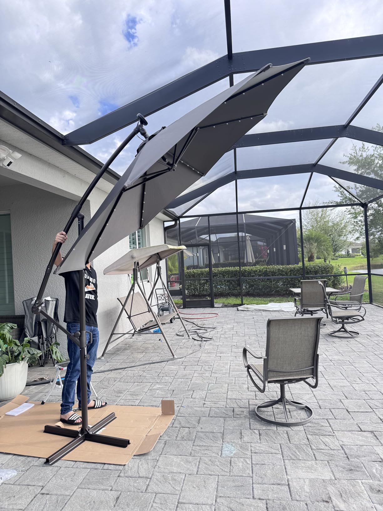 Tangkula 10ft Solar Patio Umbrella with Base Included, Offset Cantilever Outdoor Umbrella with 32 LED Lights, Infinite Tilt, 360 Degree Rotation, Crank Handle for Pool Deck Garden Backyard (Gray) customer photo 1
