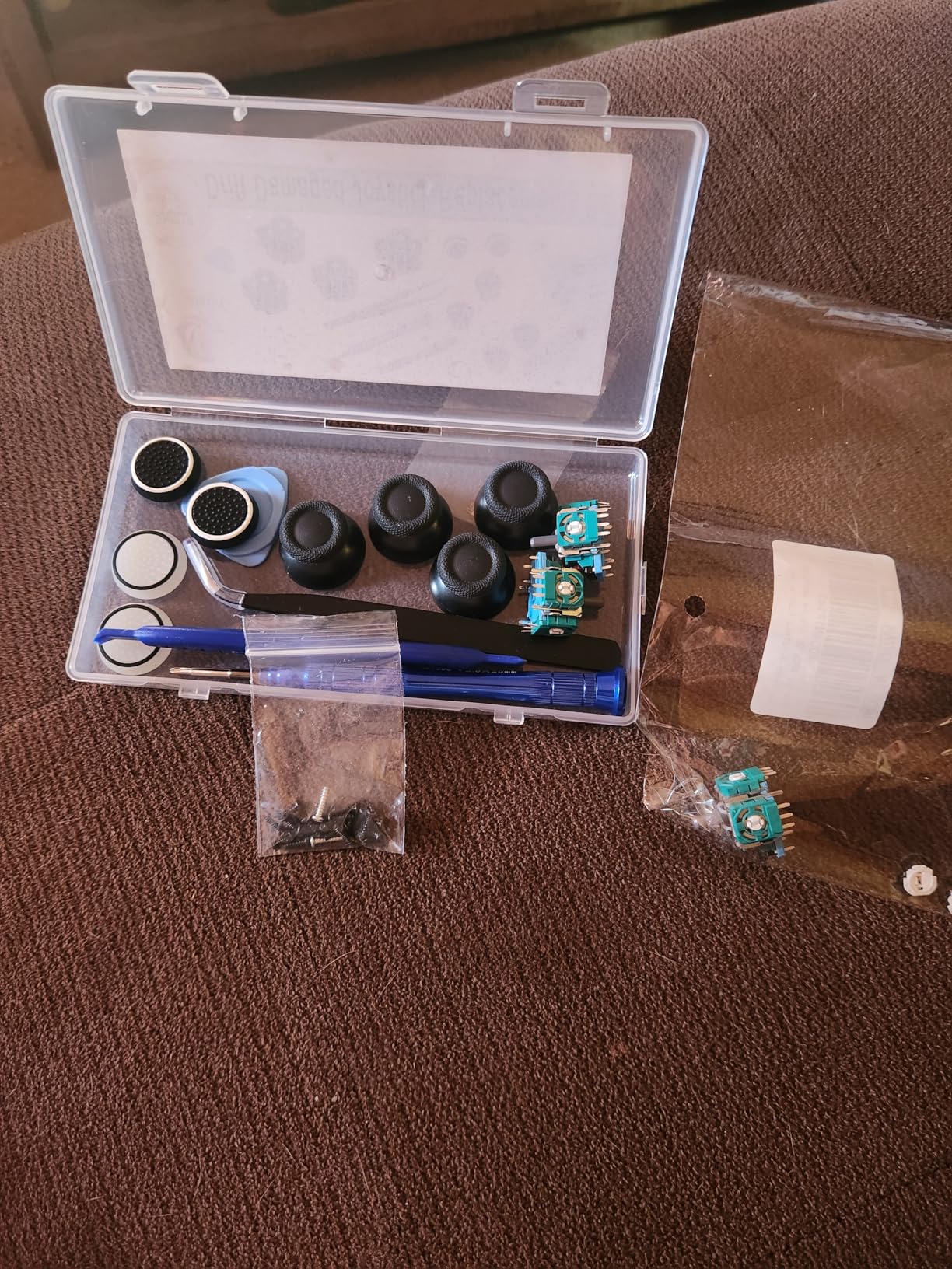 Qishiyi 4PCS 3D Analog Joystick Replacement kit for PS5 Controller,Thumbsticks Repair Tool Kit with Repair Screwdriver Kit for Playstation 5 DualSense Wireless Controller customer photo 2