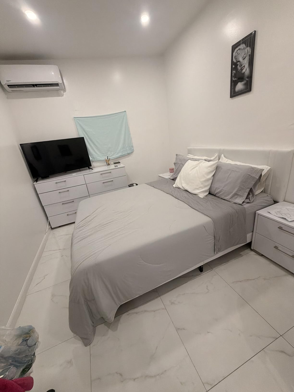 Sweetnight CoolNest Queen Mattress, 14 inch Cooling Queen Size Memory Foam Mattress for Cool Night Sleep, 5-Zone Ergo Support for Pressure Relief, Medium, CertiPUR-US Certified customer photo 1