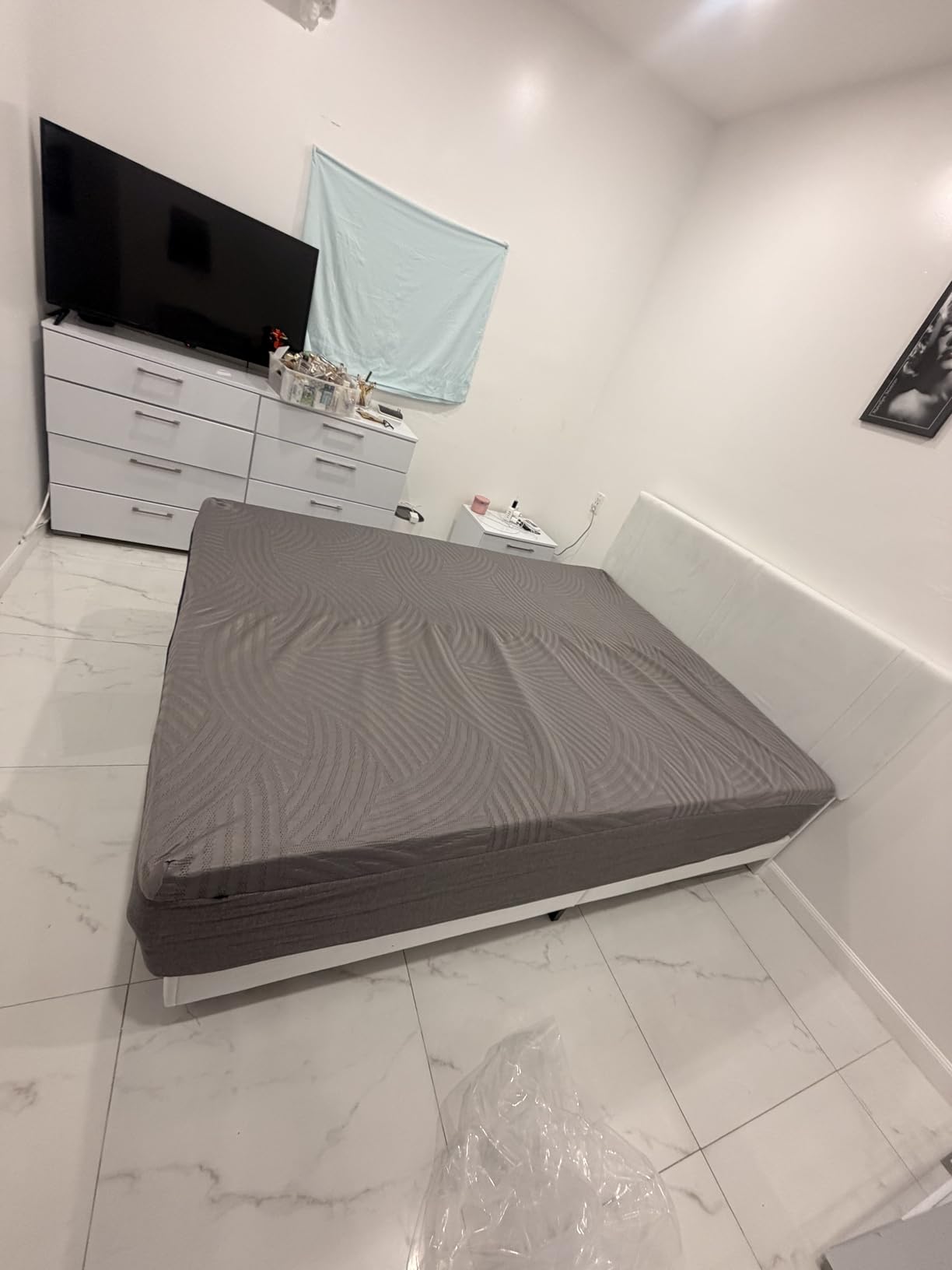 Sweetnight CoolNest 14 Inch King Size Mattress, Cooling King Memory Foam Mattress for Cool Night Sleep, 5-Zone Ergo Support for Pressure Relief, Medium, CertiPUR-US Certified customer photo 2