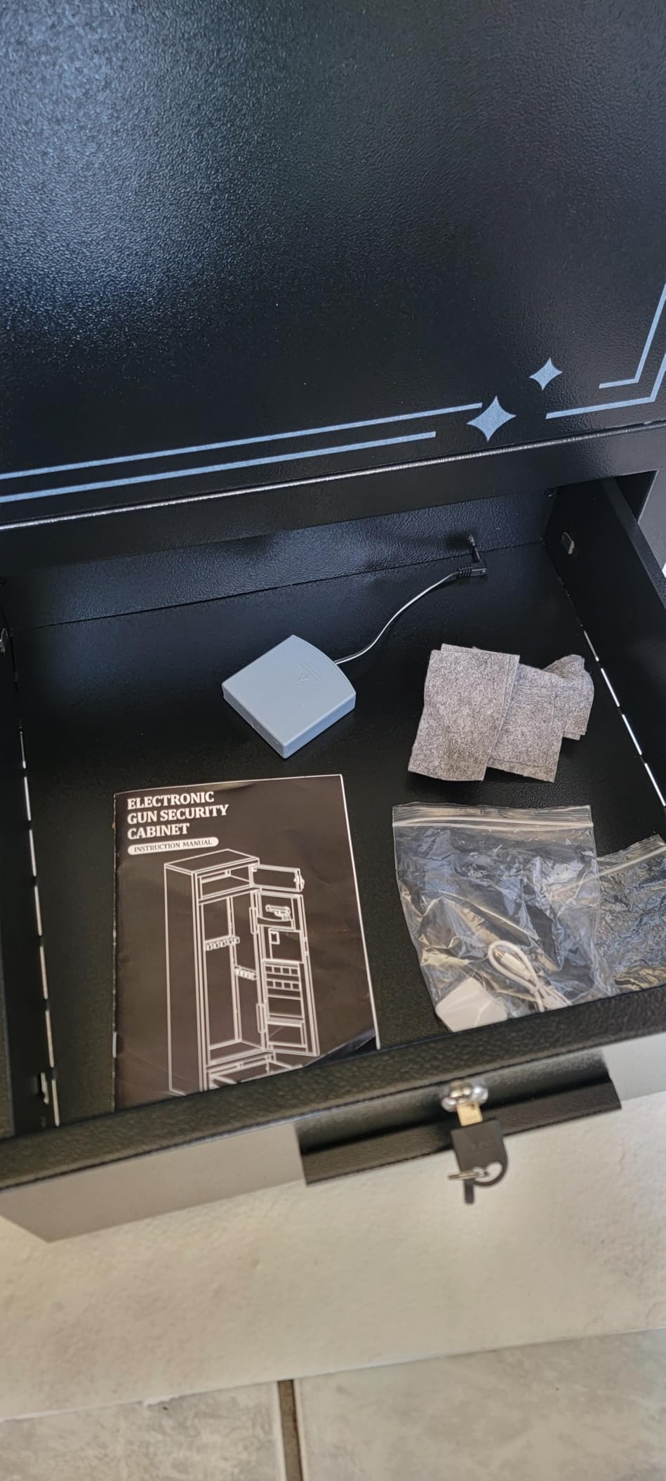 KAER 20 Biometric Gun Safe for Rifles and Pistols, Large Gun Cabinet for Home Rifle, Quick Access Gun Safe with Fingerprint, Rifle Safe with Removable Shelf and Pistol Pocket [No Assembly Required] customer photo 1