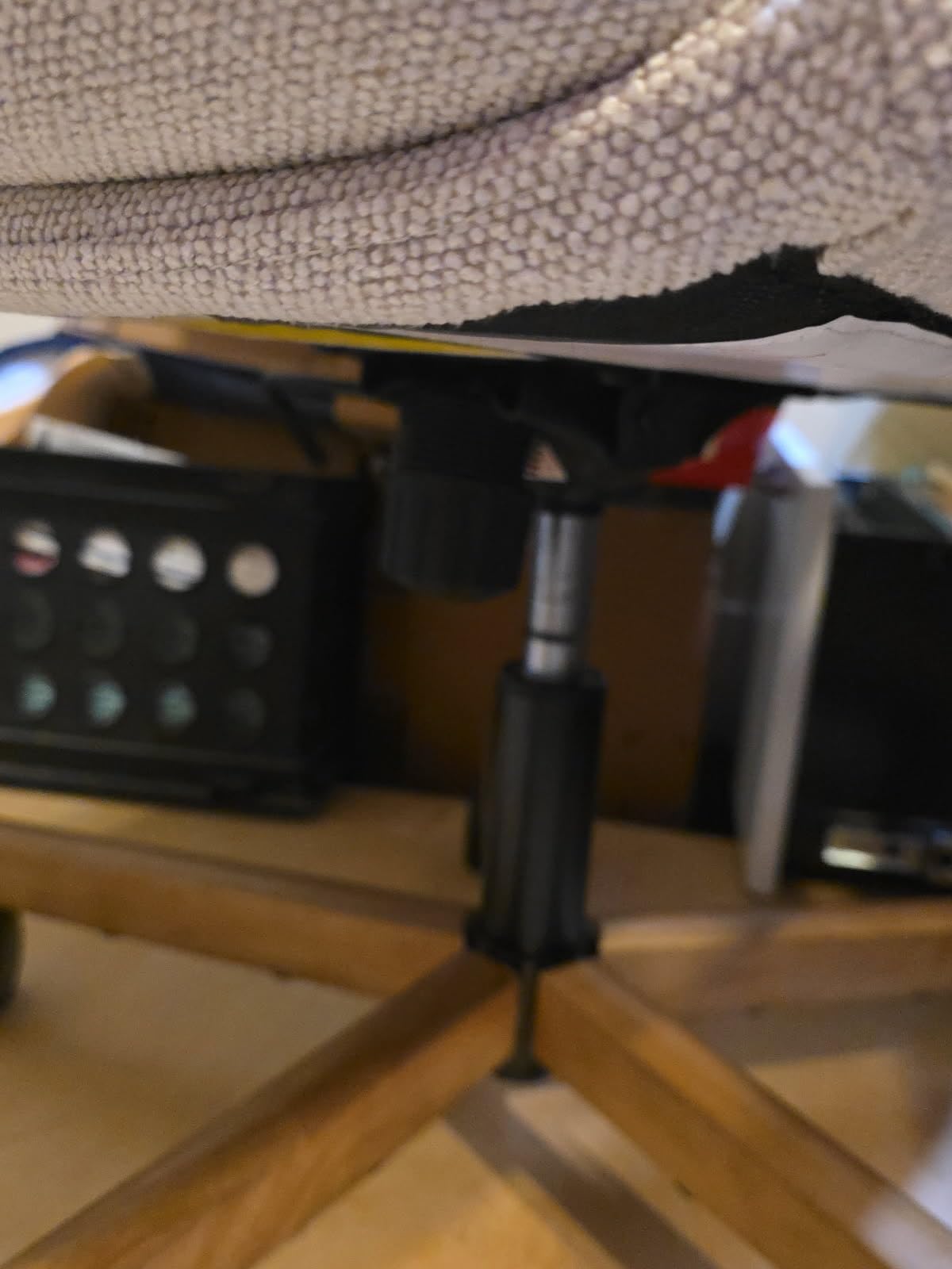 11 Inches-16.5 Inches Office Chair Cylinder Replacement - 5.5'' Stroke, Heavy Duty 1000lbs Class 4 Hydraulic Lift, Universal Pneumatic Piston Fit for Sinking Desk/Gaming Chairs customer photo 2