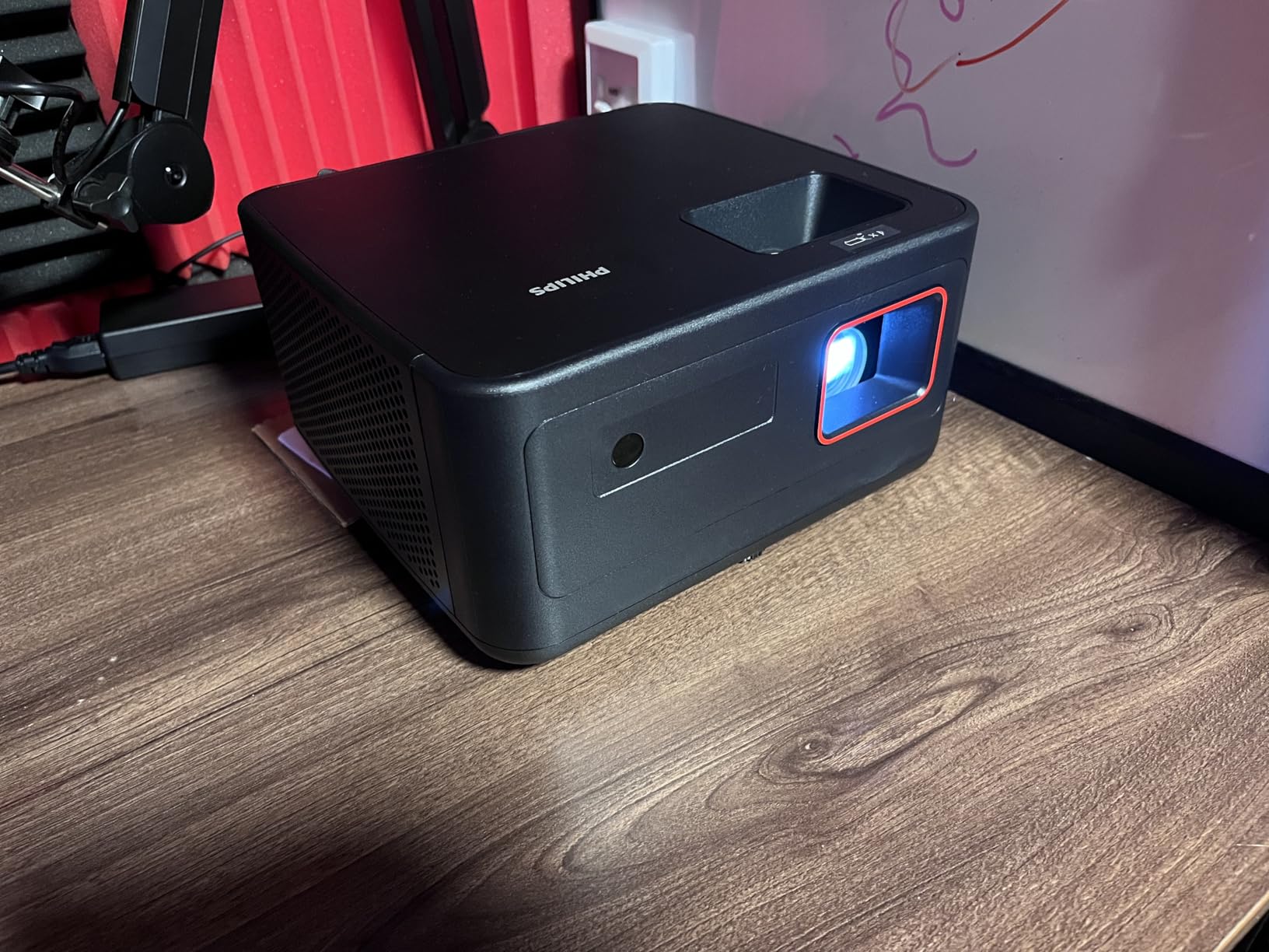 Philips, GamePix 900, 4K projector, resolution 3840 x 2160 pixels, latency of 6 ms with refresh rate of 240 Hz, 1000 lumens, ANSI, WiFi 6, black. customer photo 2
