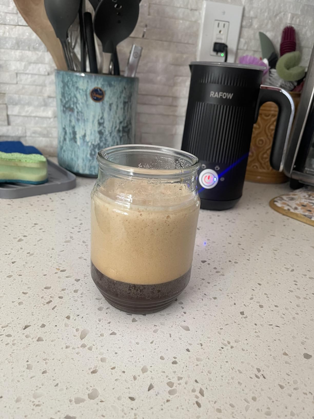 Zulay Kitchen Rechargeable Milk Frother Handheld - Lux 4 Whisks, Powerful 2-Speed Motor, Waterproof, 2000mAh Battery - Drink Mixer for Latte, Cappuccino, Matcha & Protein Powder - Jet Black customer photo 2