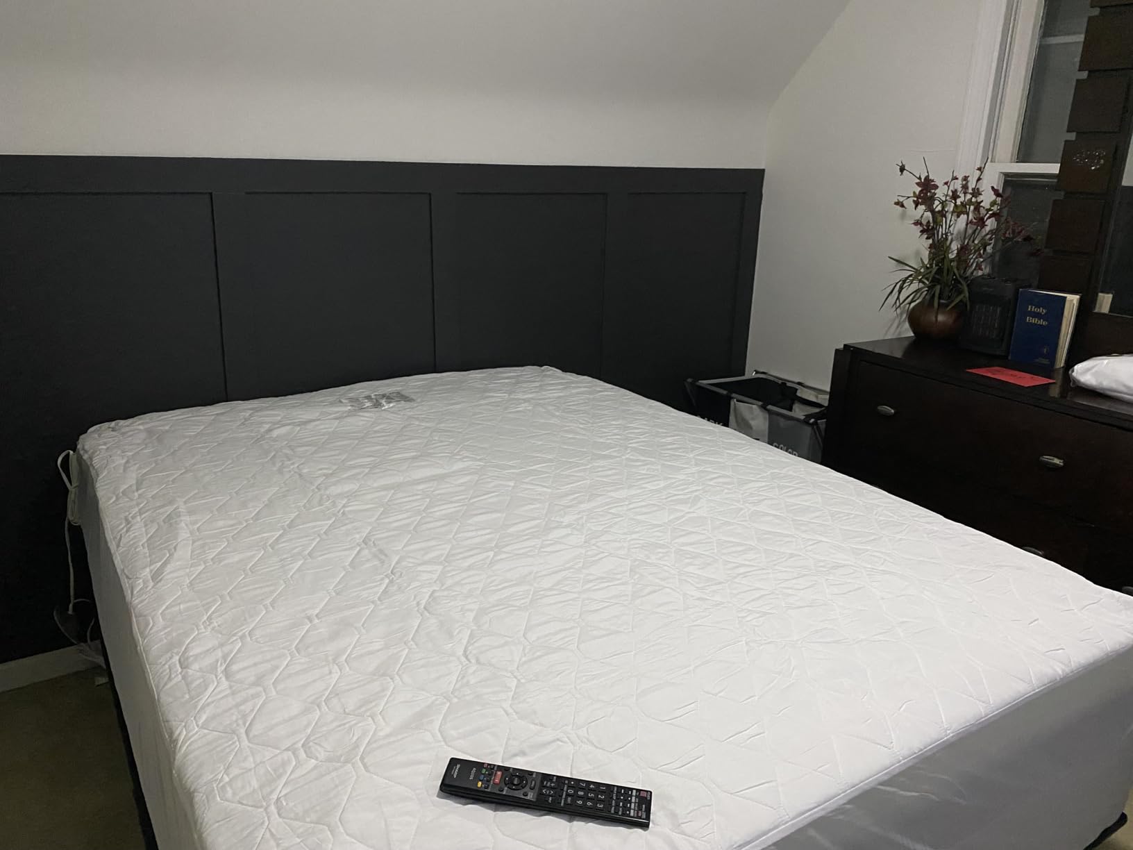 Serta baselogic Level 1 Adjustable Base Bed Frame - Queen - Head Adjustability, Wired Remote, Removable Legs for Zero-Clearance Design, and Foldable for Convenient Mobility and Storage customer photo 1