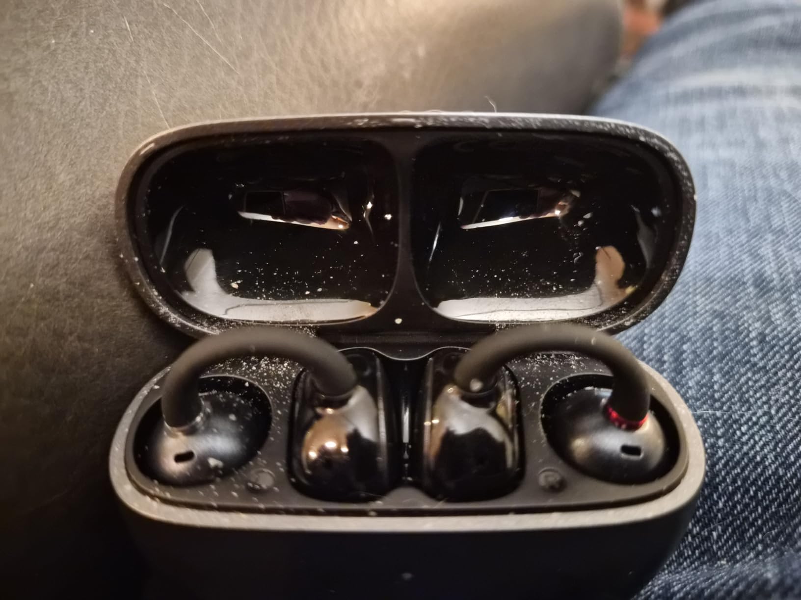 EarFun Clip Open Ear Earbuds, Wireless Clip On Headphones, Adaptive Comfort with Secure Fit, Bluetooth 6.0, LDAC, Hi-Res Audio, 2 Mics AI ENC Call, 40H Playtime, Earbuds for Sports, Running, Workout customer photo 1