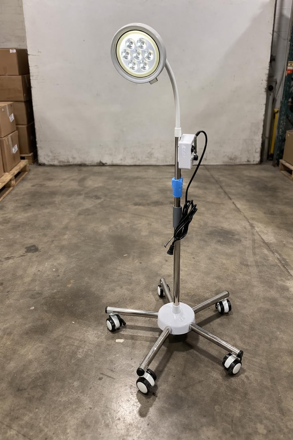 21W LED Medical Exam Lamp Surgical Examination Light with 360° Adjustable Illumination, Floor Stand Type Dental-Oral & Gynaecology Outpatient Cold Light Lamp for Clinical Examinations customer photo 1