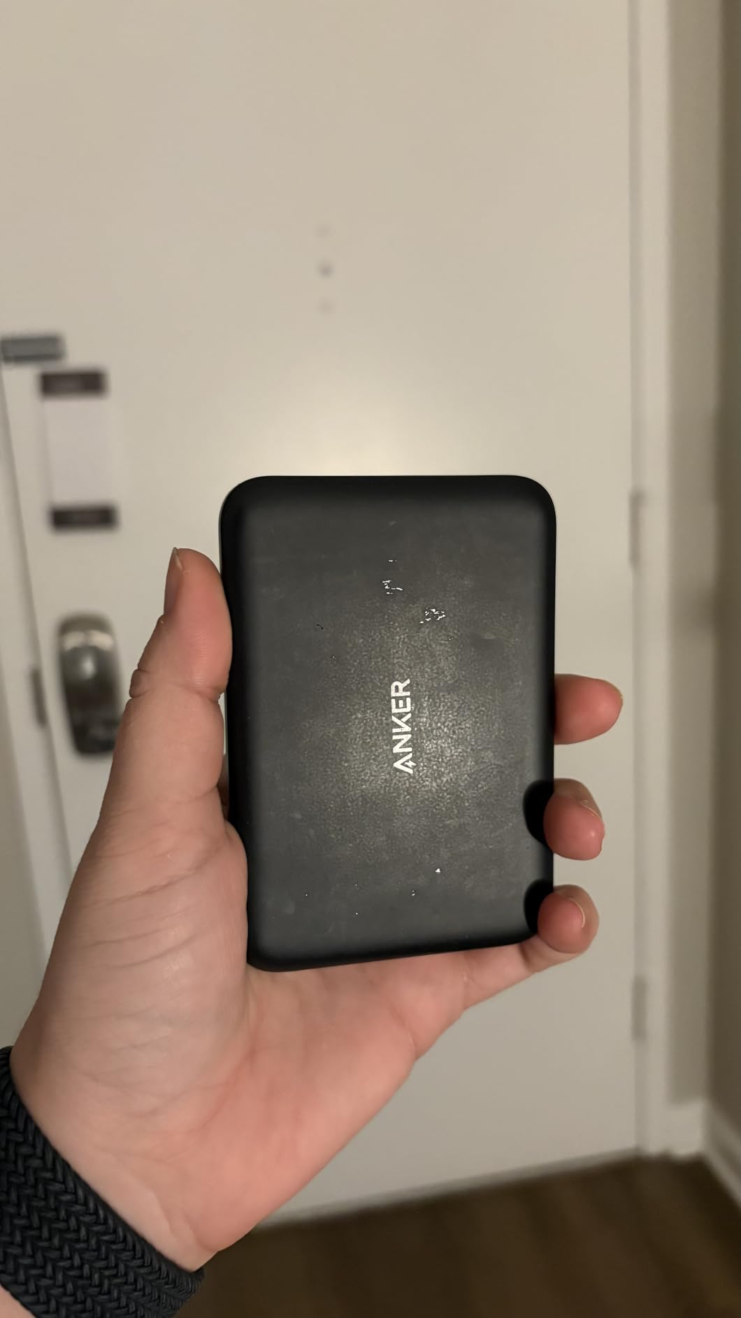 Anker Nano MagSafe Power Bank, Ultra-Slim 5,000mAh Magnetic Wireless Charging Battery, Qi2 Certified 15W Max MagSafe-Compatible Portable Charger, Ergonomic Design, for iPhone Air/17/16 Series customer photo 1