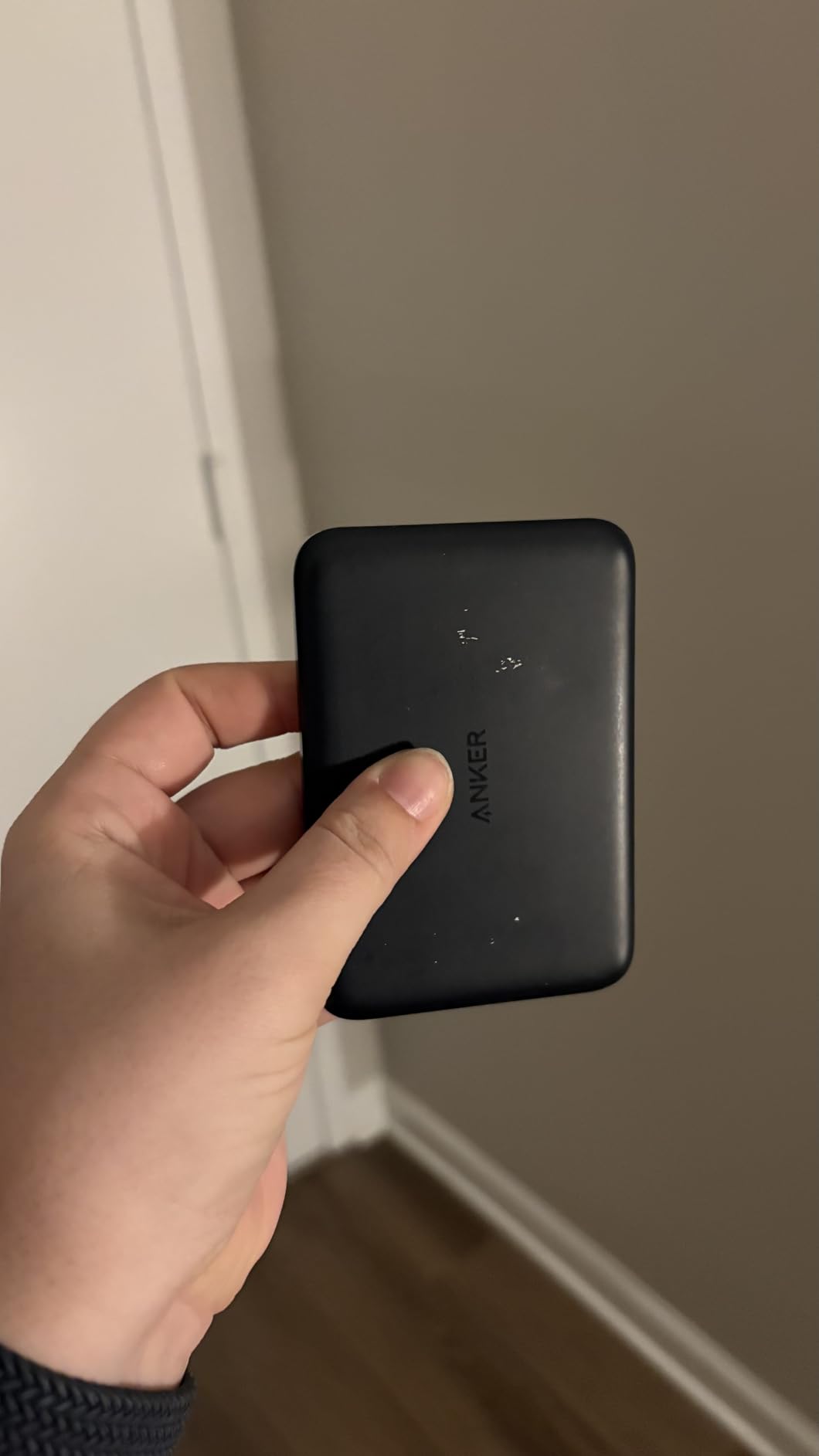 Anker Nano MagSafe Power Bank, Ultra-Slim 5,000mAh Magnetic Wireless Charging Battery, Qi2 Certified 15W Max MagSafe-Compatible Portable Charger, Ergonomic Design, for iPhone Air/17/16 Series customer photo 2