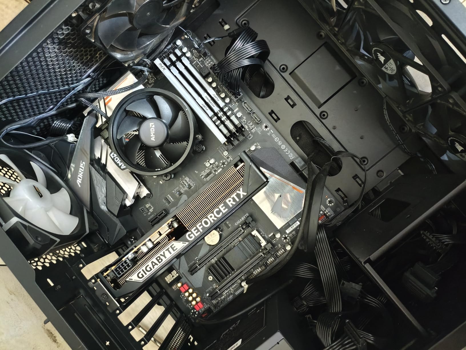 GIGABYTE GeForce RTX 5060 WINDFORCE OC 8G Graphics Card, Cooling System, 8GB 128-bit GDDR7, PCIe 5.0, DisplayPort & HDMI - Video Output Interface, GV-N5060WF2OC-8GD customer photo 2