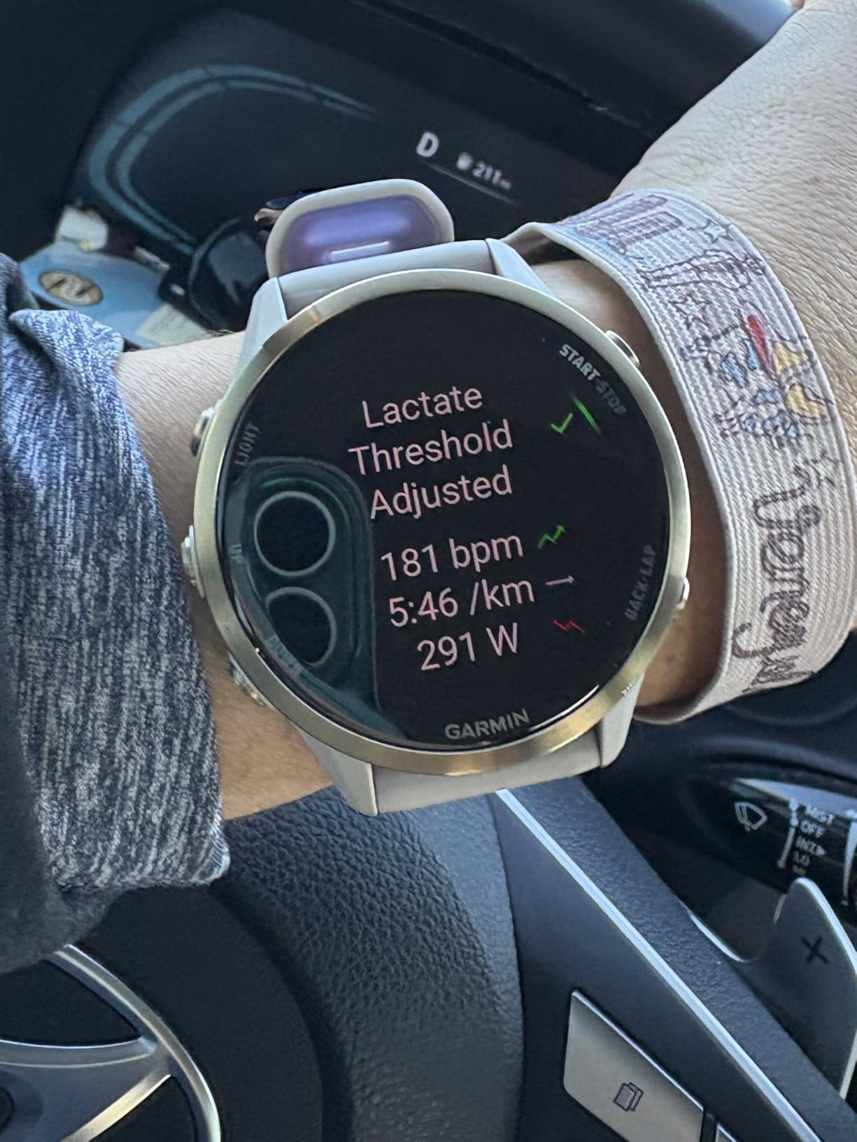 Garmin Forerunner 970, Premium GPS Running and Triathlon Smartwatch, AMOLED Display, Built-in LED Flashlight, Carbon Gray DLC Titanium with Black Case and Translucent Whitestone Band customer photo 2