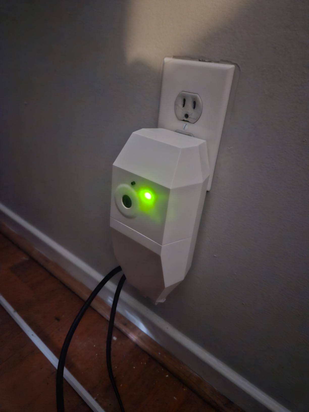 Locking Smart Plug for Kids' Screen Time - Supports Consistent Screen Time Boundaries for TVs, Gaming Consoles & Computers - No Monthly Fees customer photo 1