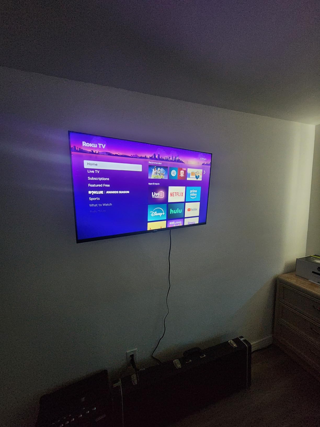 Roku Smart TV - 40-Inch Select Series, 1080p Full HD TV - Roku TV with Voice Remote - Flat Screen LED Television with Wi-Fi for Streaming Live Local News, Sports, Family Entertainment customer photo 1