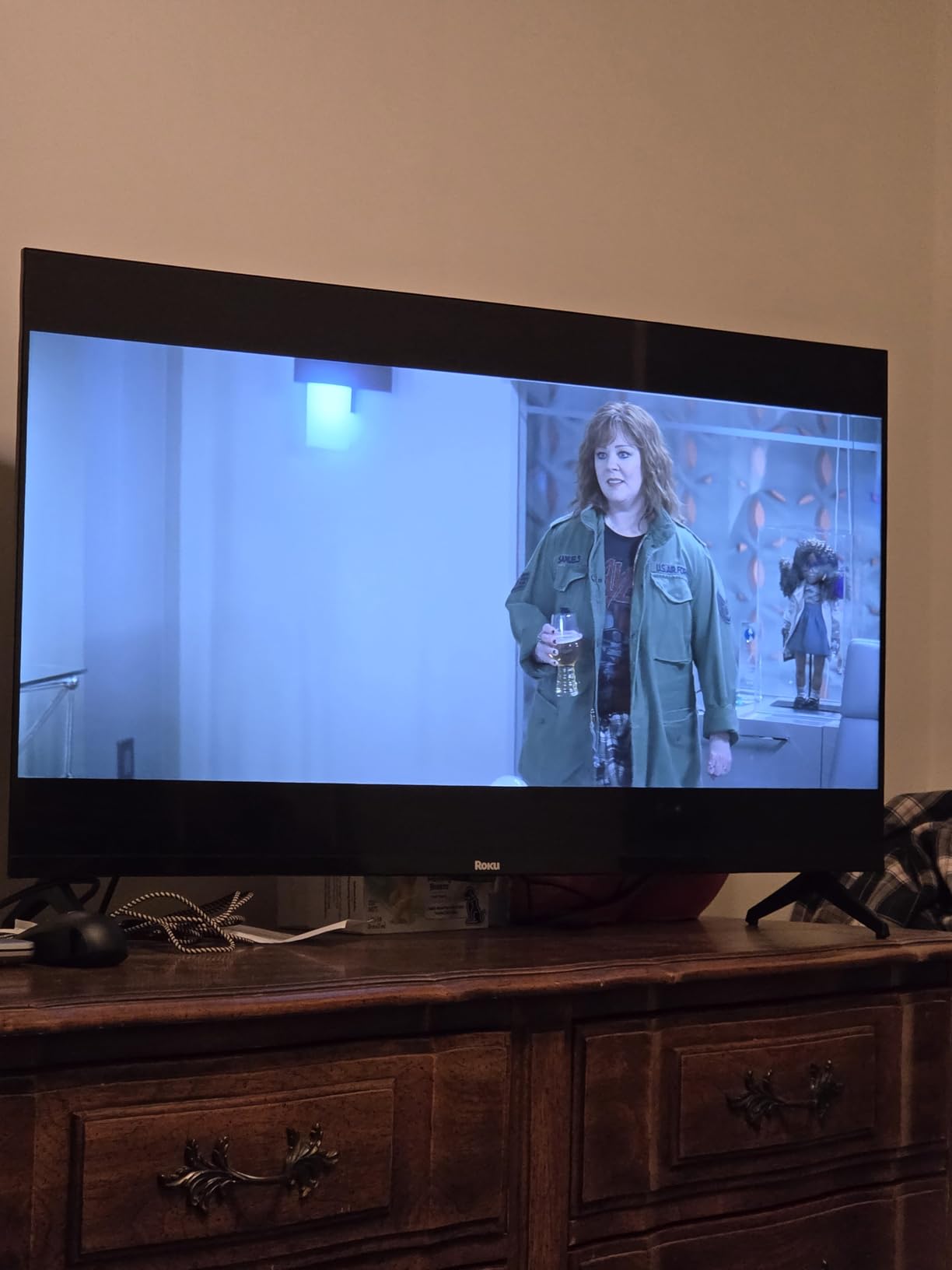 Roku Smart TV - 40-Inch Select Series, 1080p Full HD TV - Roku TV with Voice Remote - Flat Screen LED Television with Wi-Fi for Streaming Live Local News, Sports, Family Entertainment customer photo 2