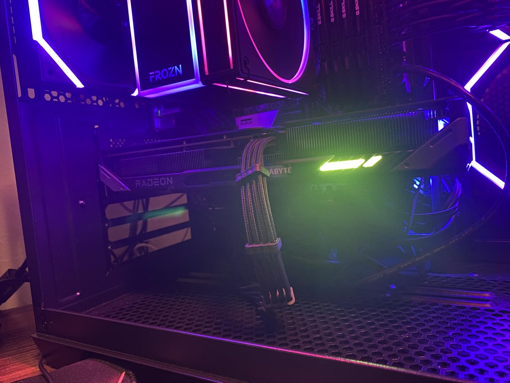 GIGABYTE Radeon RX 9060 XT Gaming OC 16G Graphics Card customer photo 2