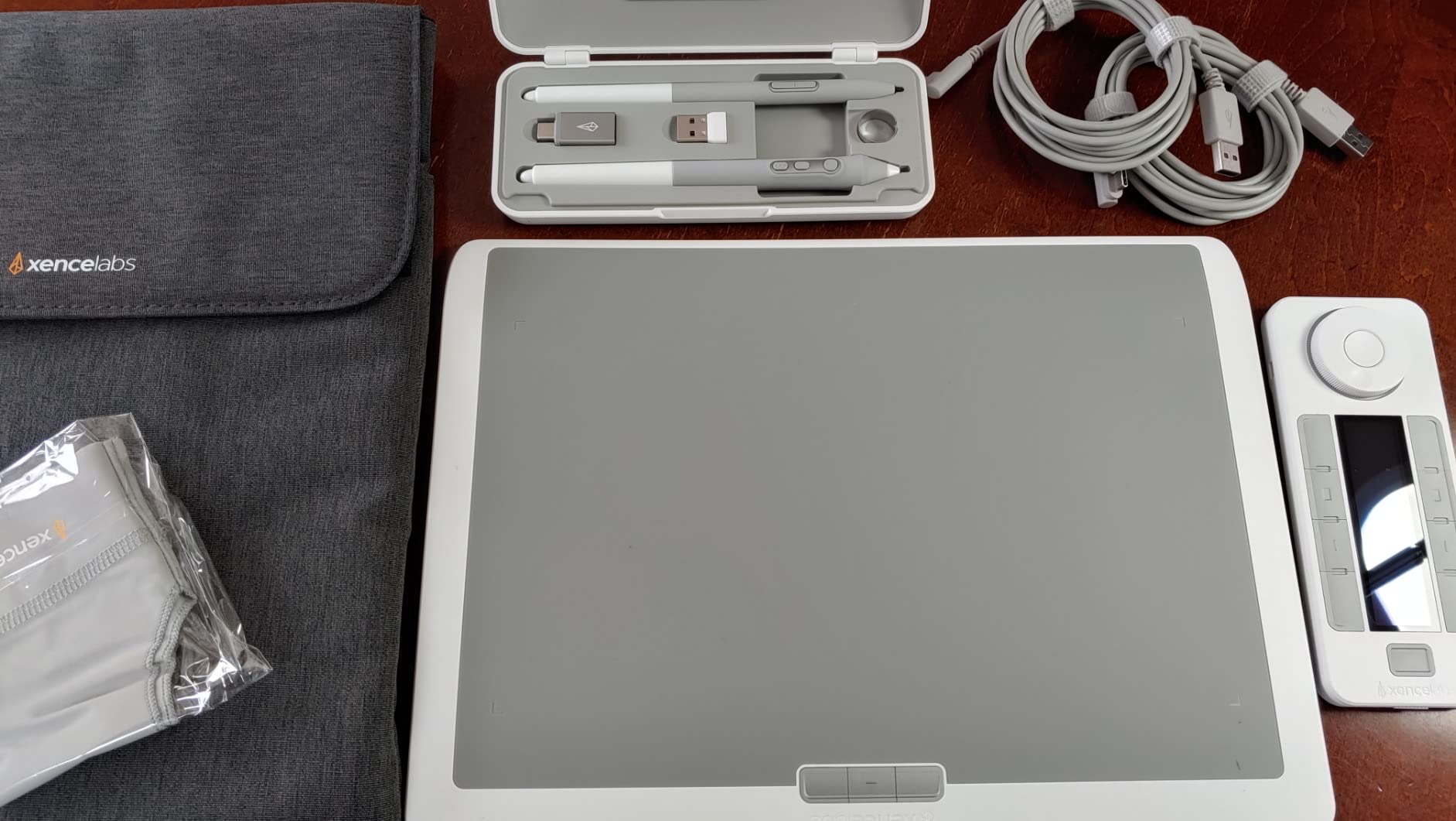 Xencelabs Pen Tablet Medium Bundle SE v2, Graphic Tablet, Studio Level Drawing Tablet with Two v2 Pens and Quick Keys HP Anyware Support, Private Bluetooth 5.0 Wireless Connection for Win/Mac/Linux customer photo 1