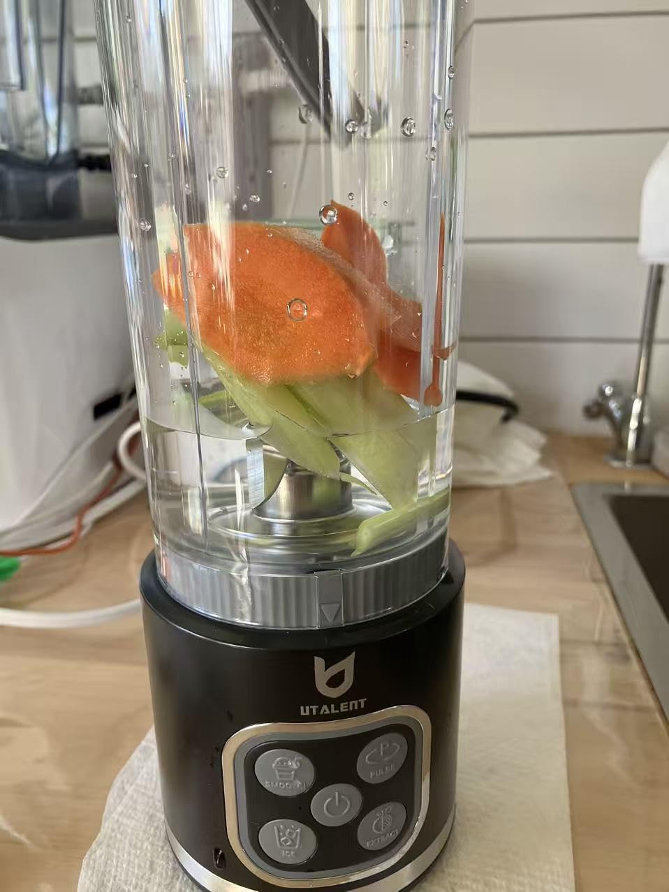 UTALENT Cordless Portable Blender, 25 oz removable Vessel, Powerful Personal Blender, For-Smoothies, Ice Crush, 4 Programs, Leakproof-Lid & Sip Spout, USB-C Rechargeable, Dishwasher Safe Parts, Black customer photo 2