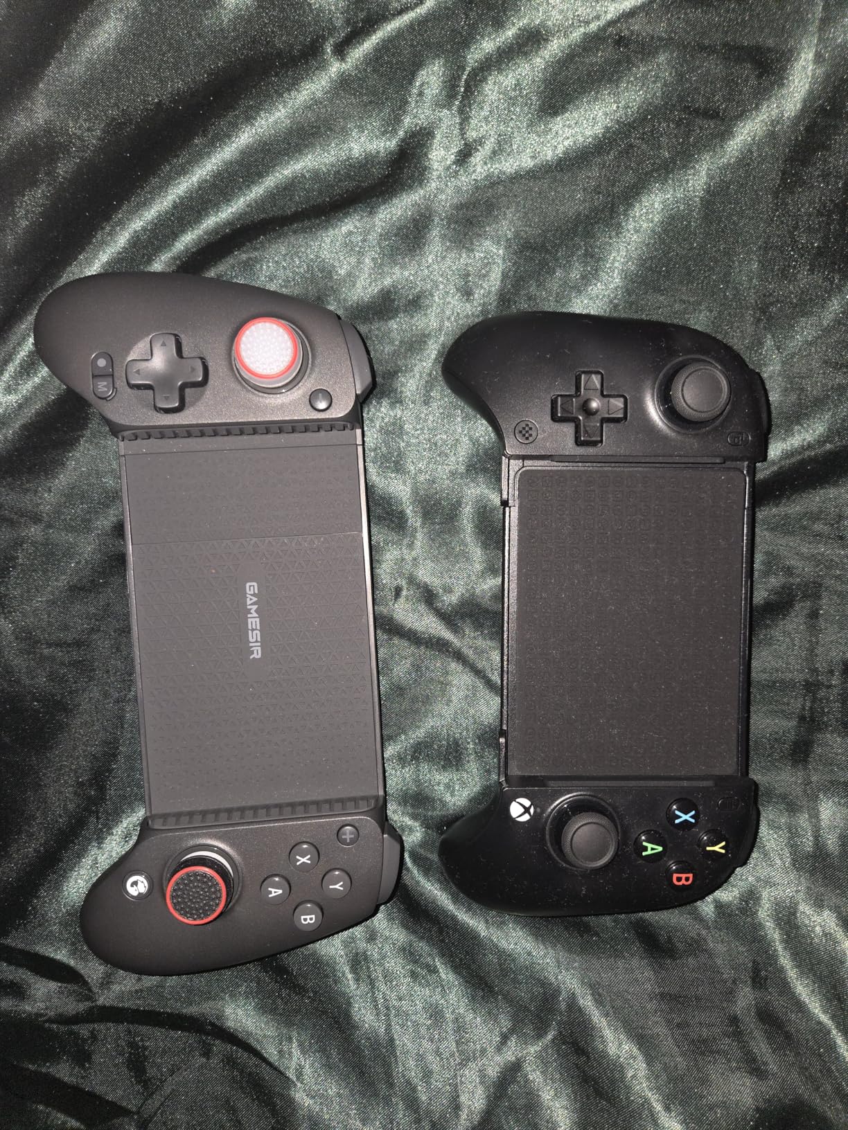 8Bitdo Ultimate Mobile Gaming Controller for iPhone, Apple, Android & Xbox Cloud Gaming, Bluetooth Gamepad with Hall Effect Joysticks, 2 Pro Back Buttons, Officially Licensed customer photo 1